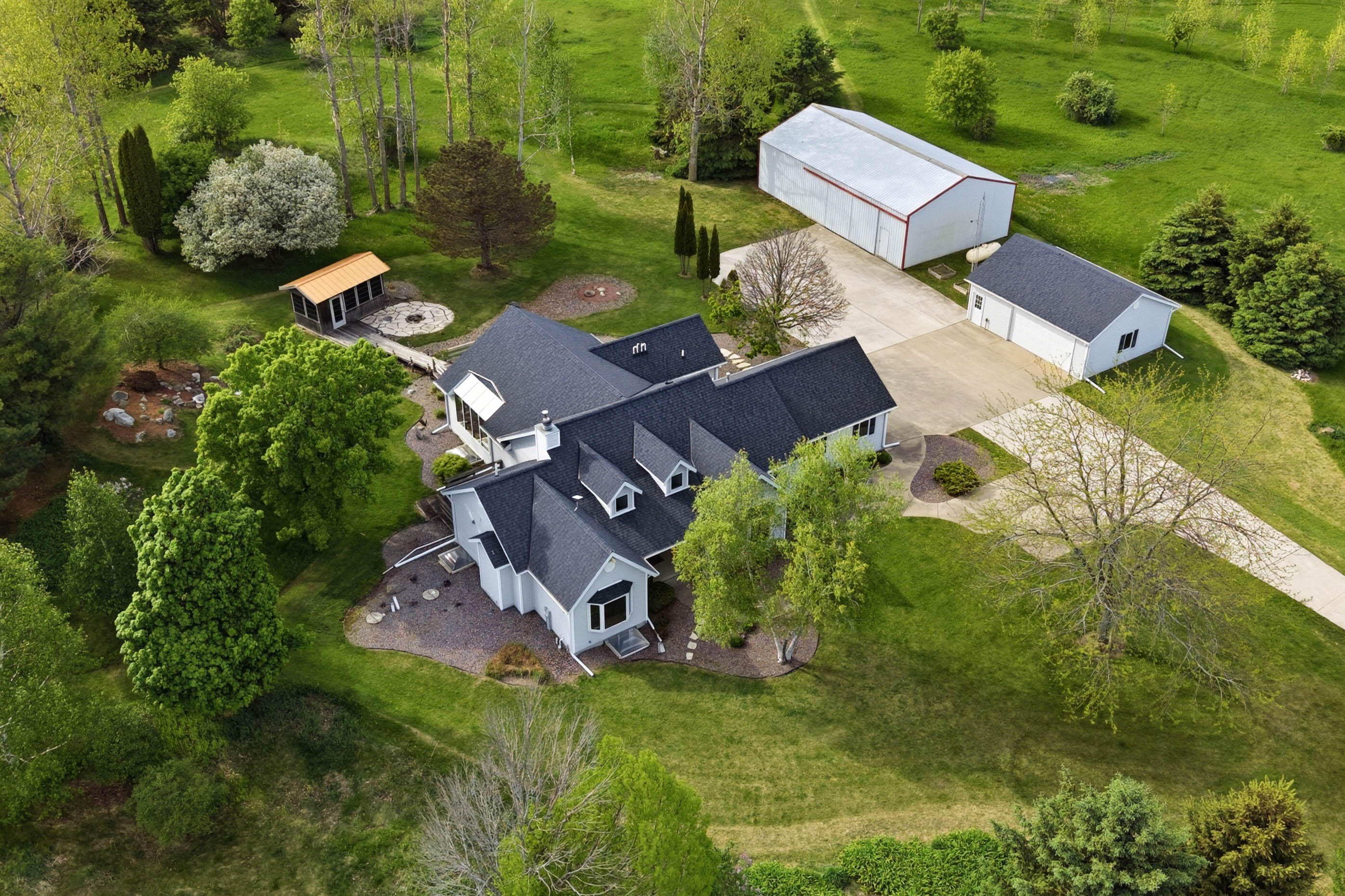 N1216 County Road Kw - — photo