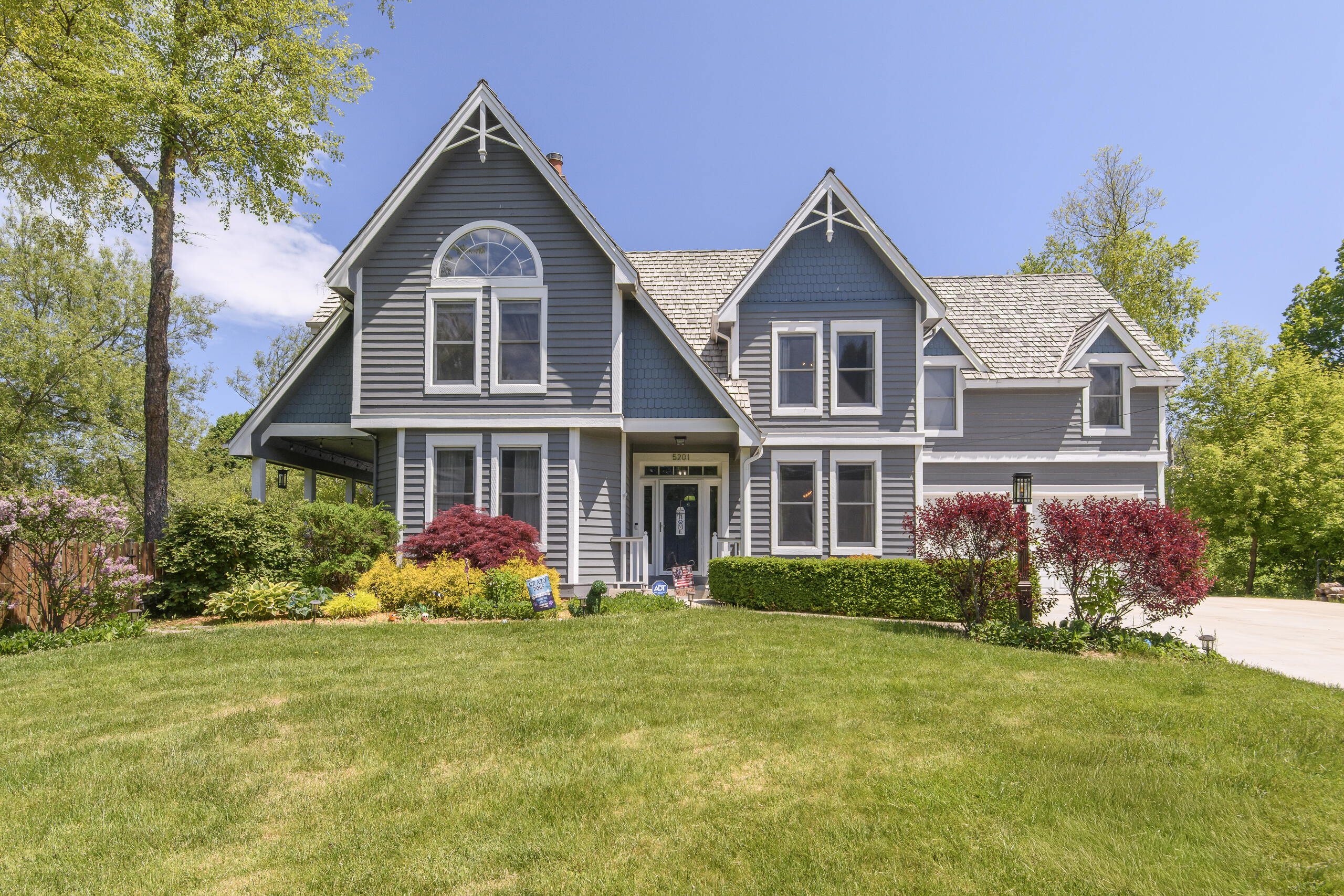 5201 Hunt Club Rd E, Wind Point, WI 53402