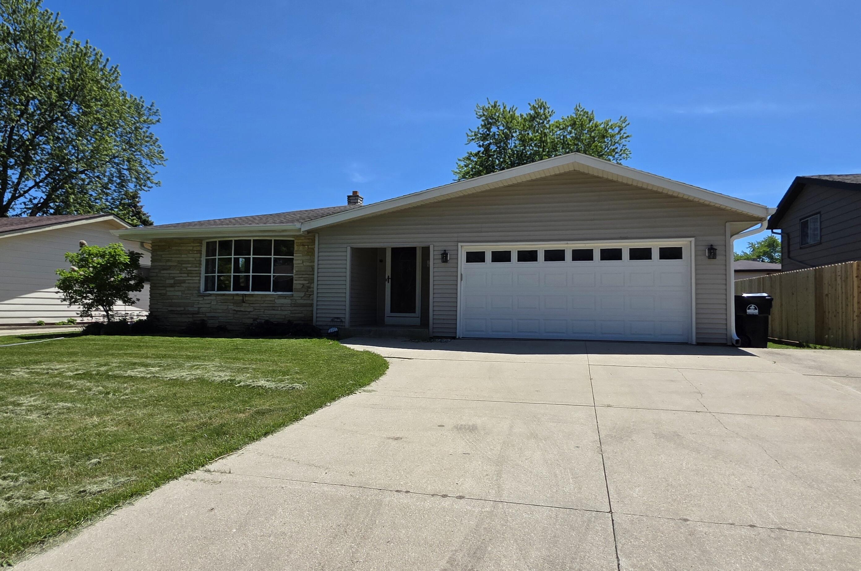 5611 Windward Dr, Racine, WI 53406