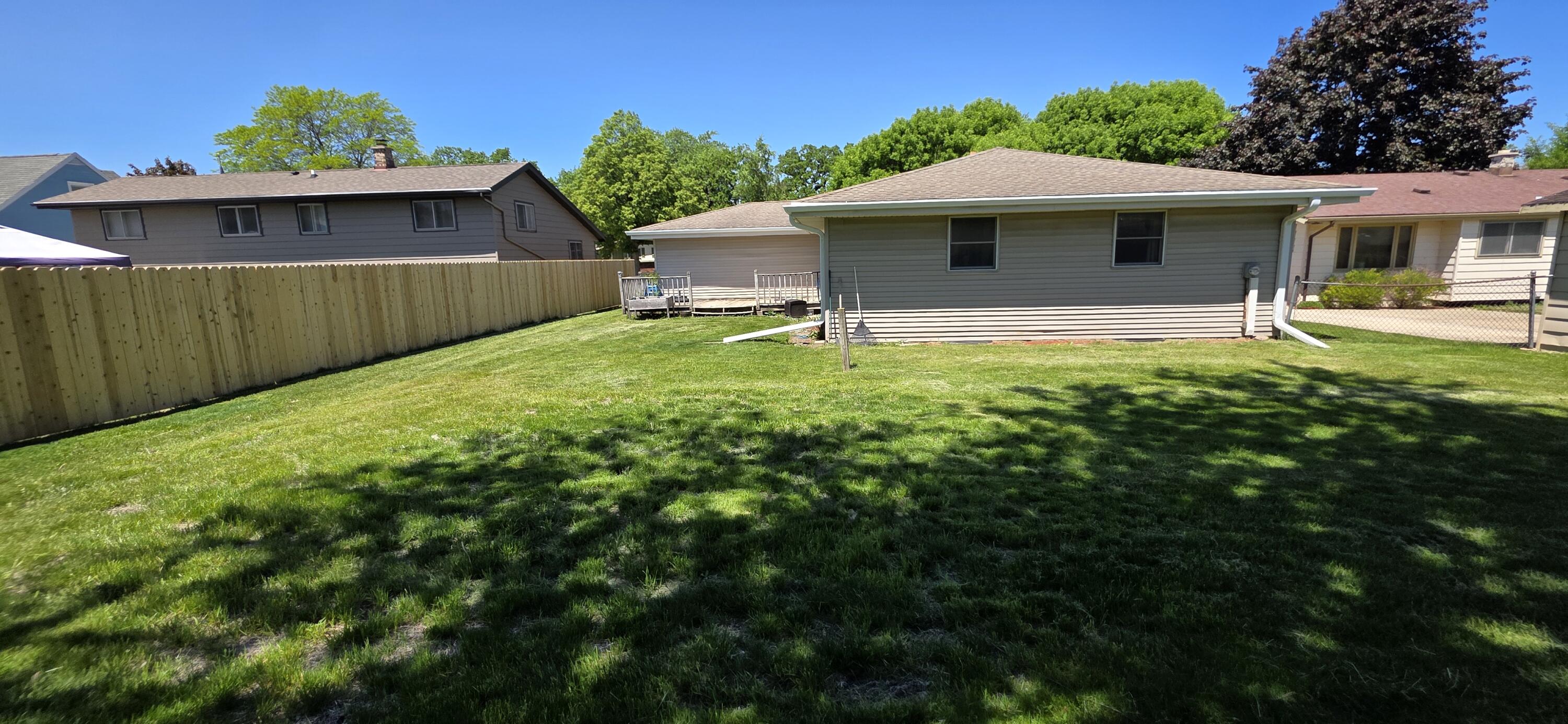 5611 Windward Dr, Racine, WI 53406 — photo 2