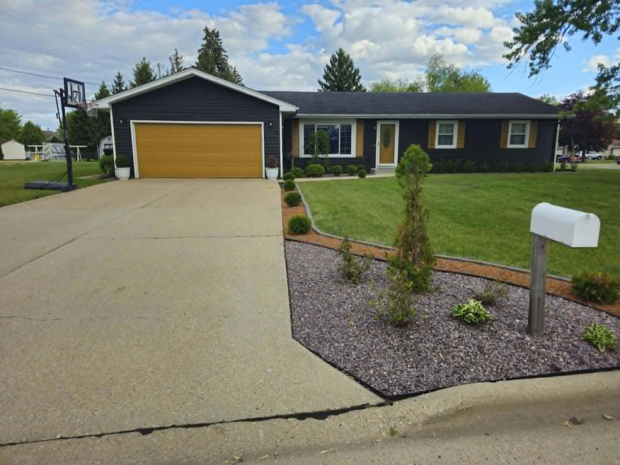 2260 Cobblestone Ln, Beloit, WI 53511 — photo 2