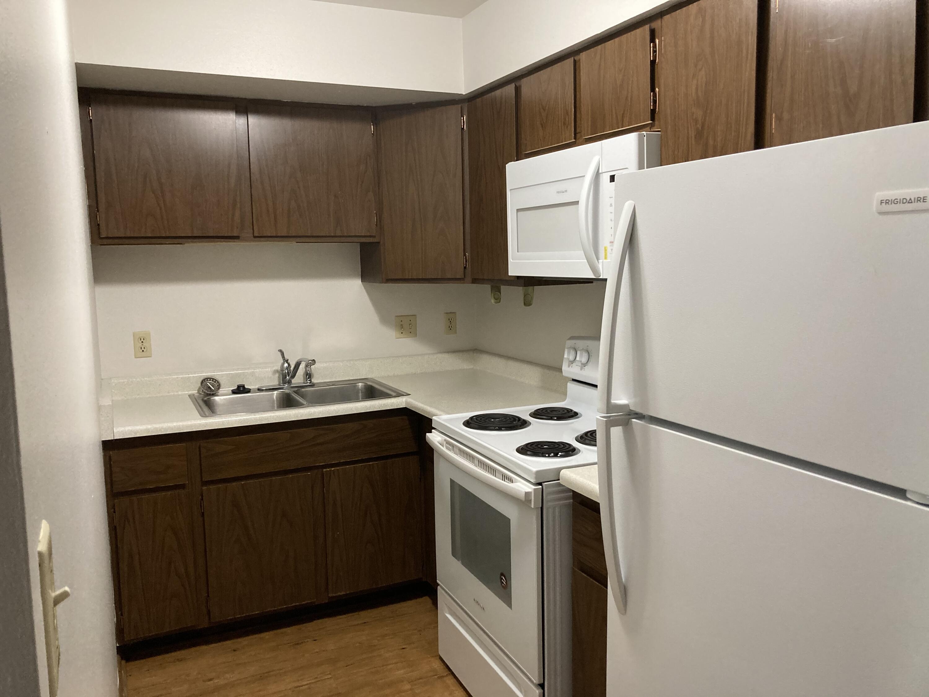 5000 W Cold Spring Rd, Greenfield, WI 53220 — photo 2
