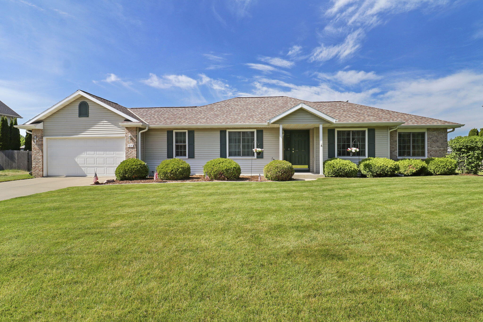 914 Riva Rdg, Caledonia WI 53402
