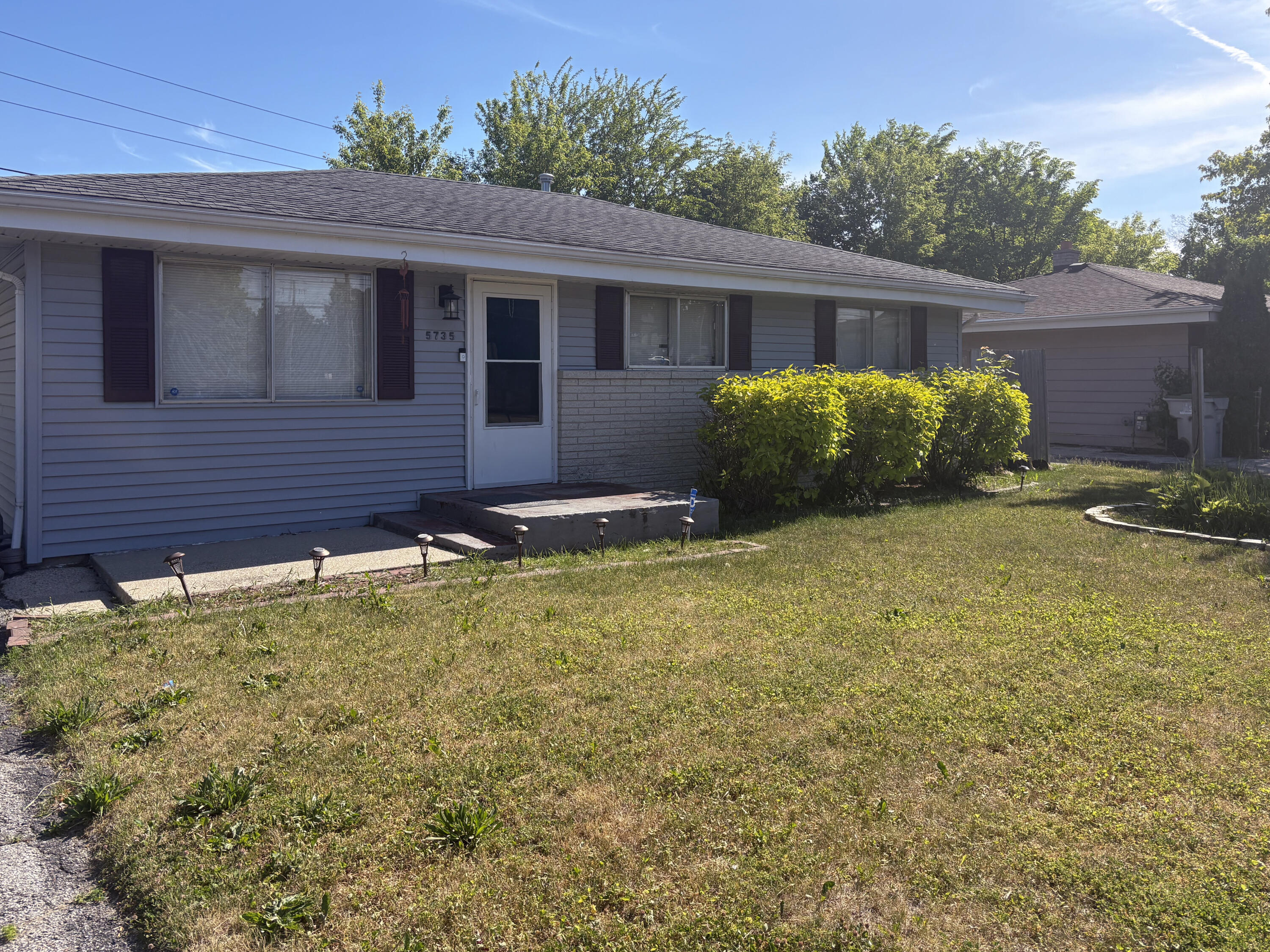 5735 W Green Tree Rd — photo