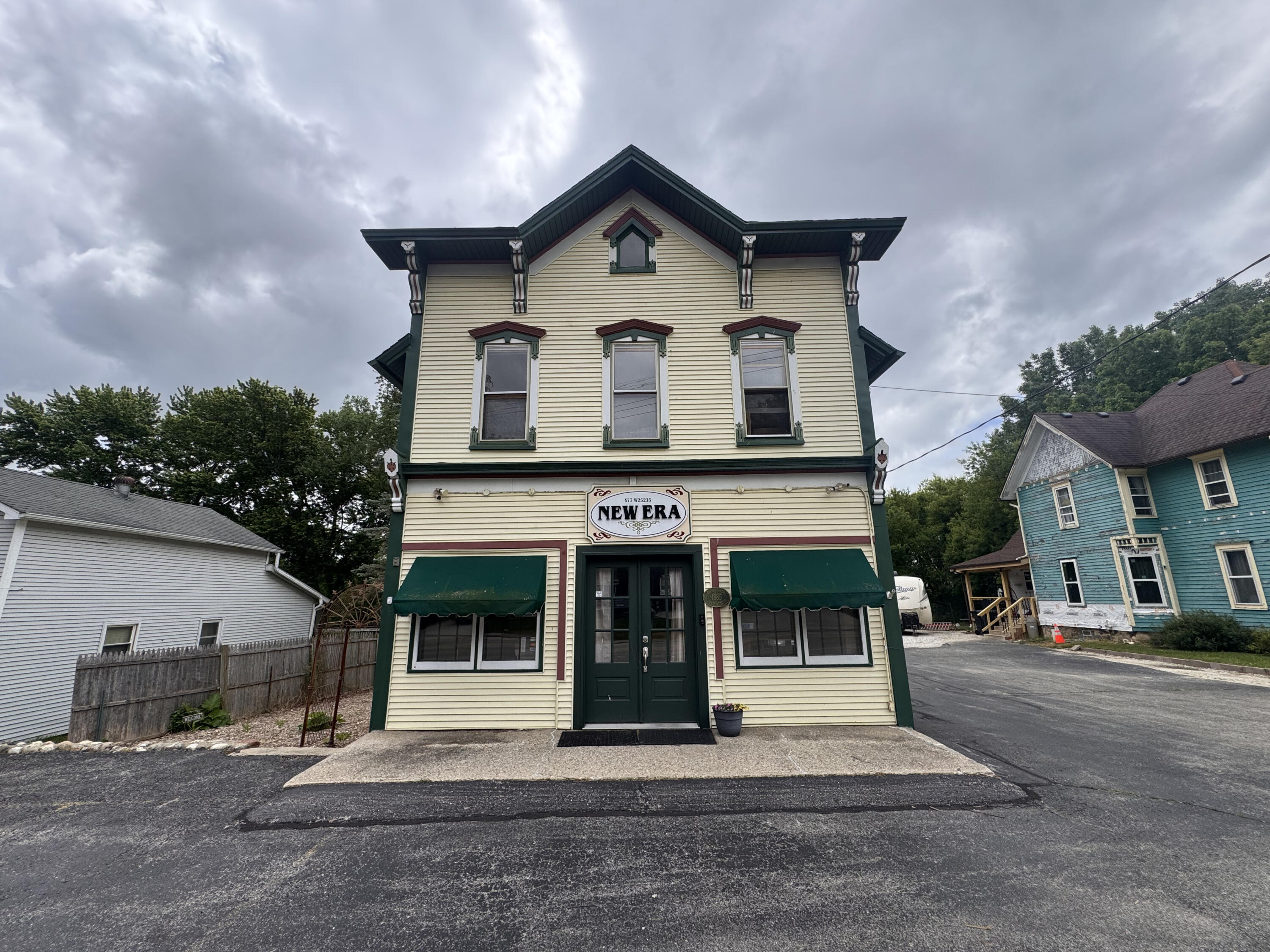 S77W25235 National Ave — photo