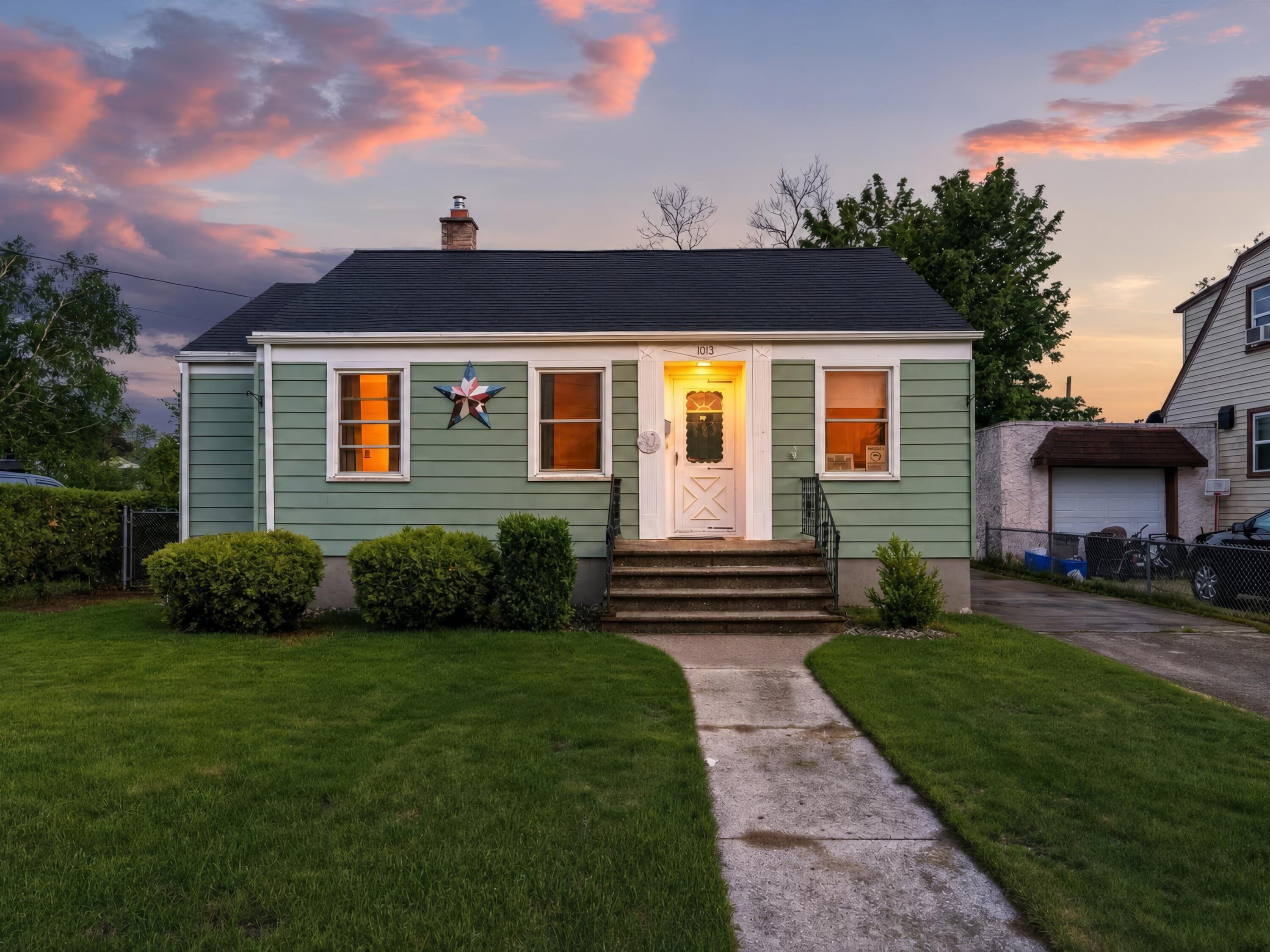 1013 28th St, Two Rivers, WI 54241 — photo 2