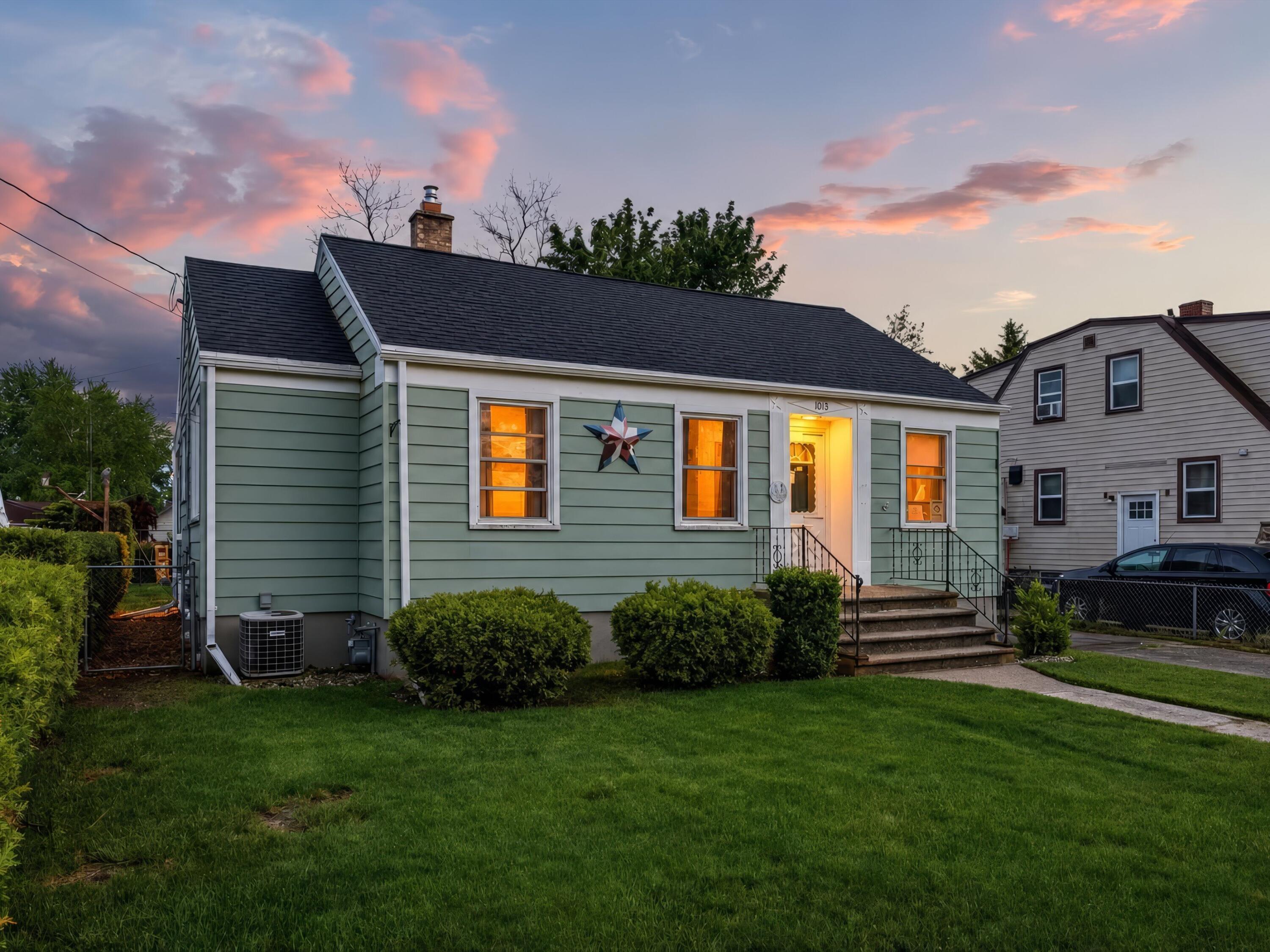 1013 28th St, Two Rivers, WI 54241 — photo 3