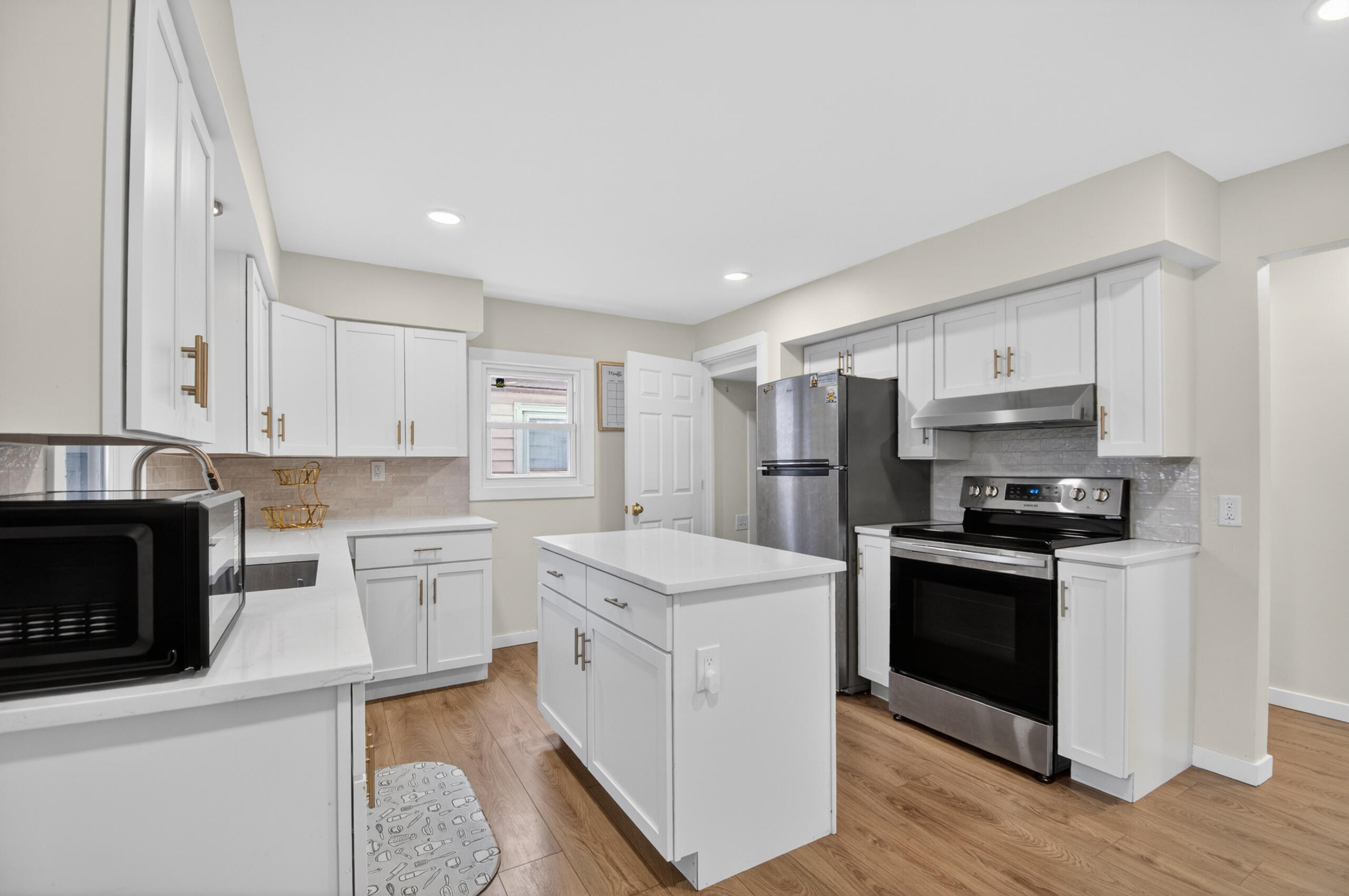 3012 Dwight St, Racine, WI 53403 — photo 2