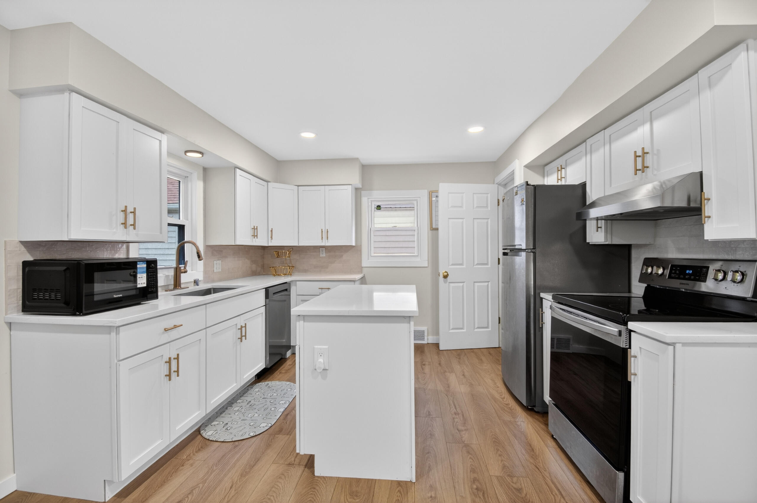 3012 Dwight St, Racine, WI 53403 — photo 3