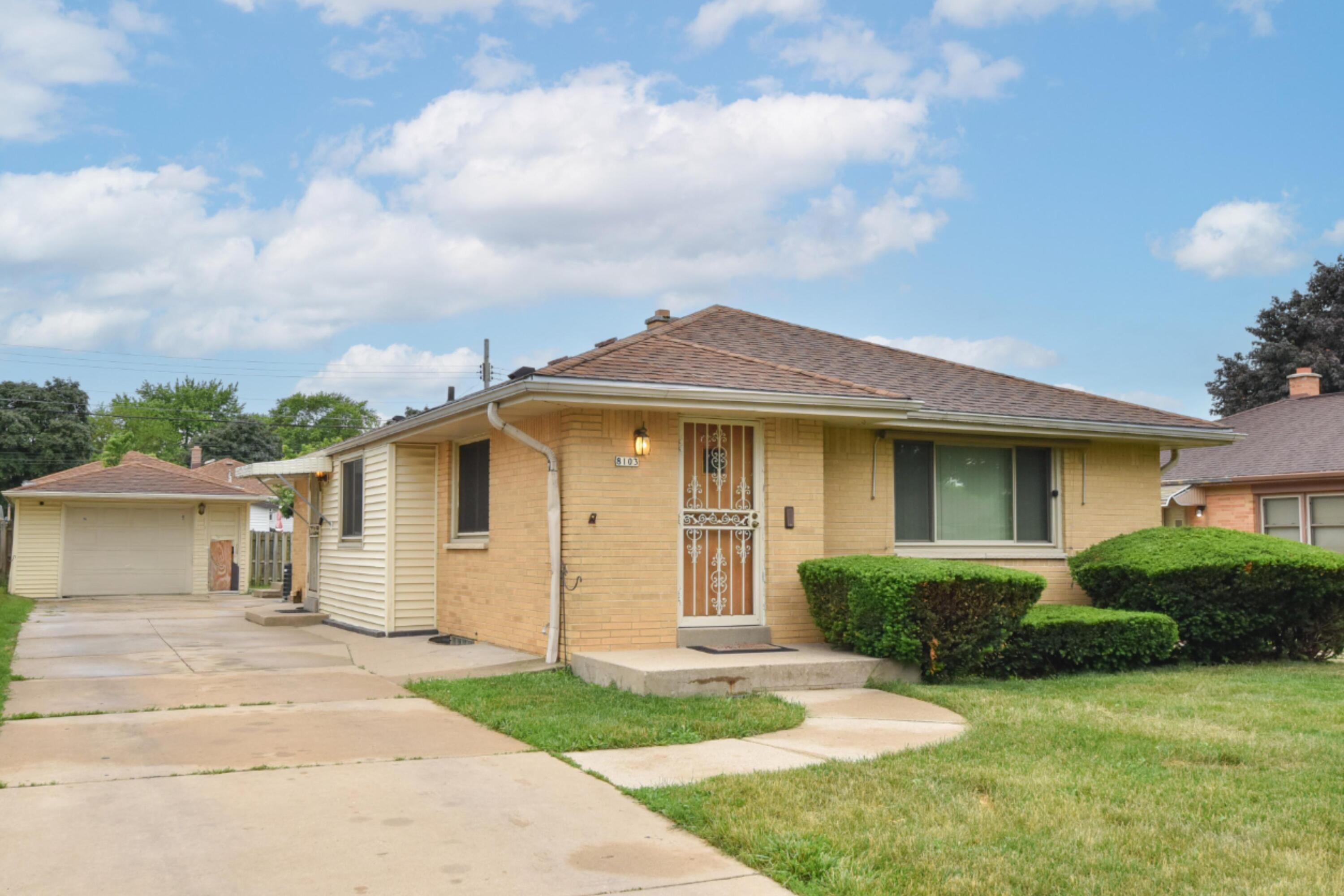 8103 W Potomac Ave — photo