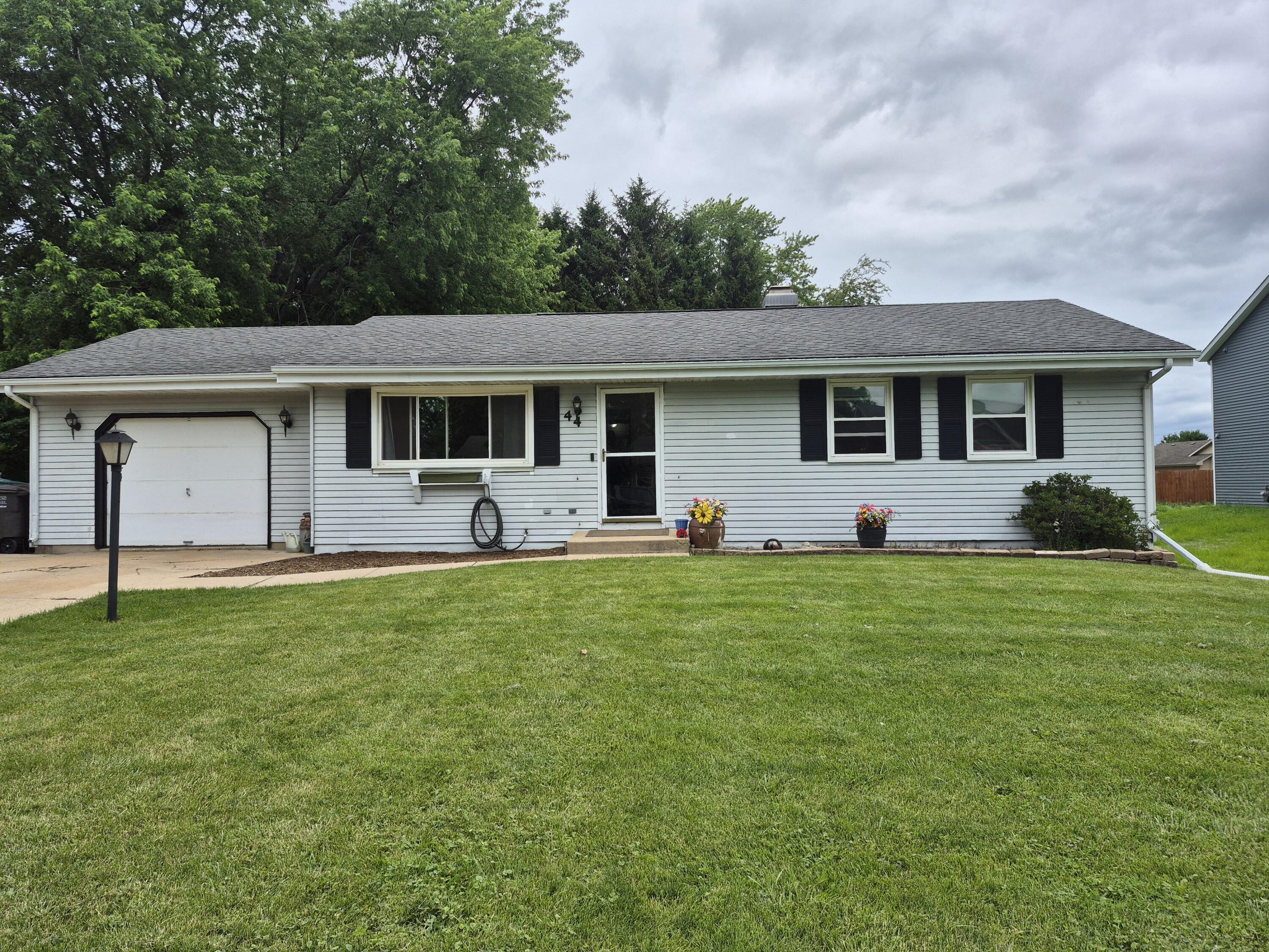 44 E Ash Ln — photo