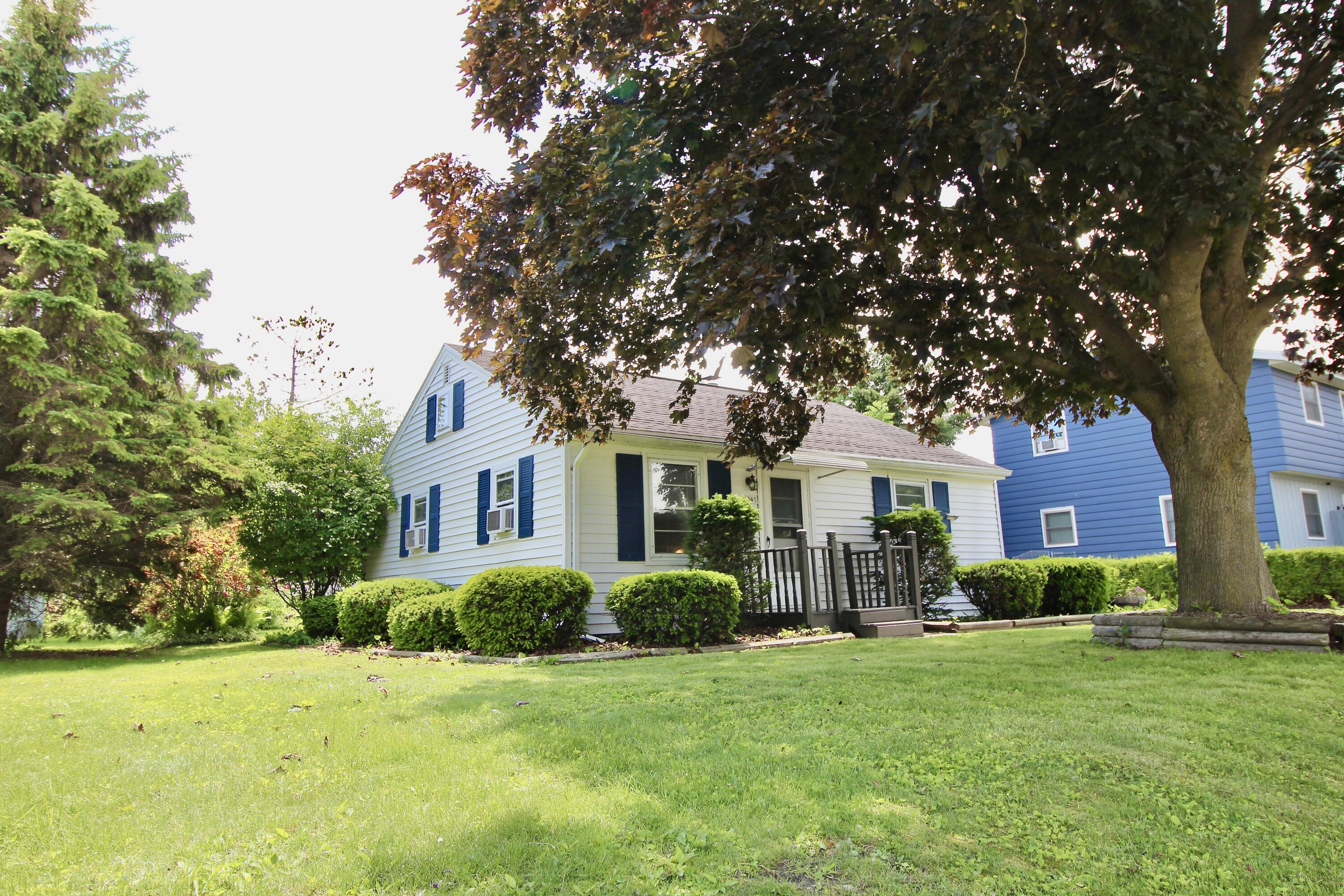 1341 Pershing Ave — photo
