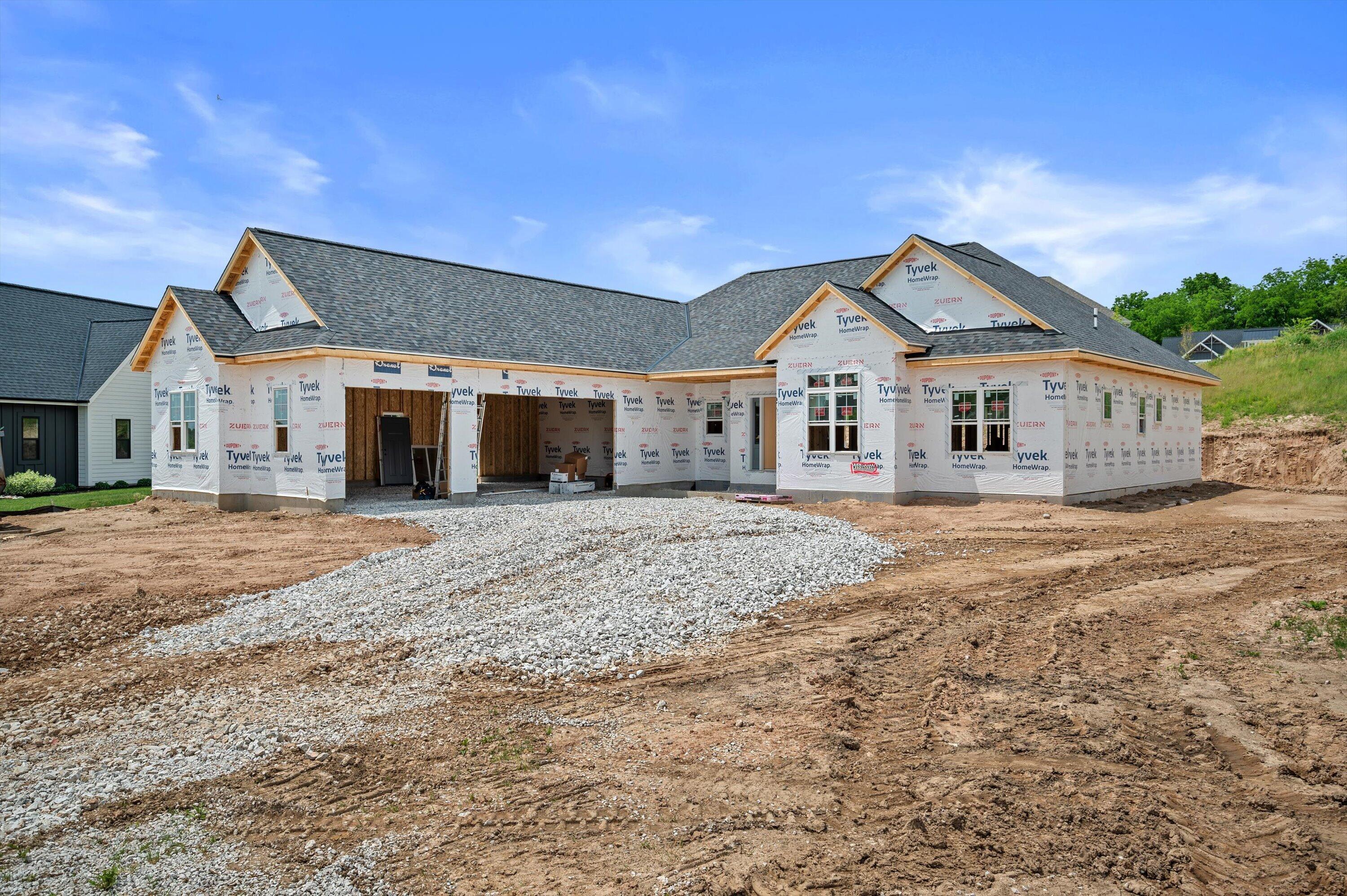 W253N5539 Crescent Hill Dr — photo