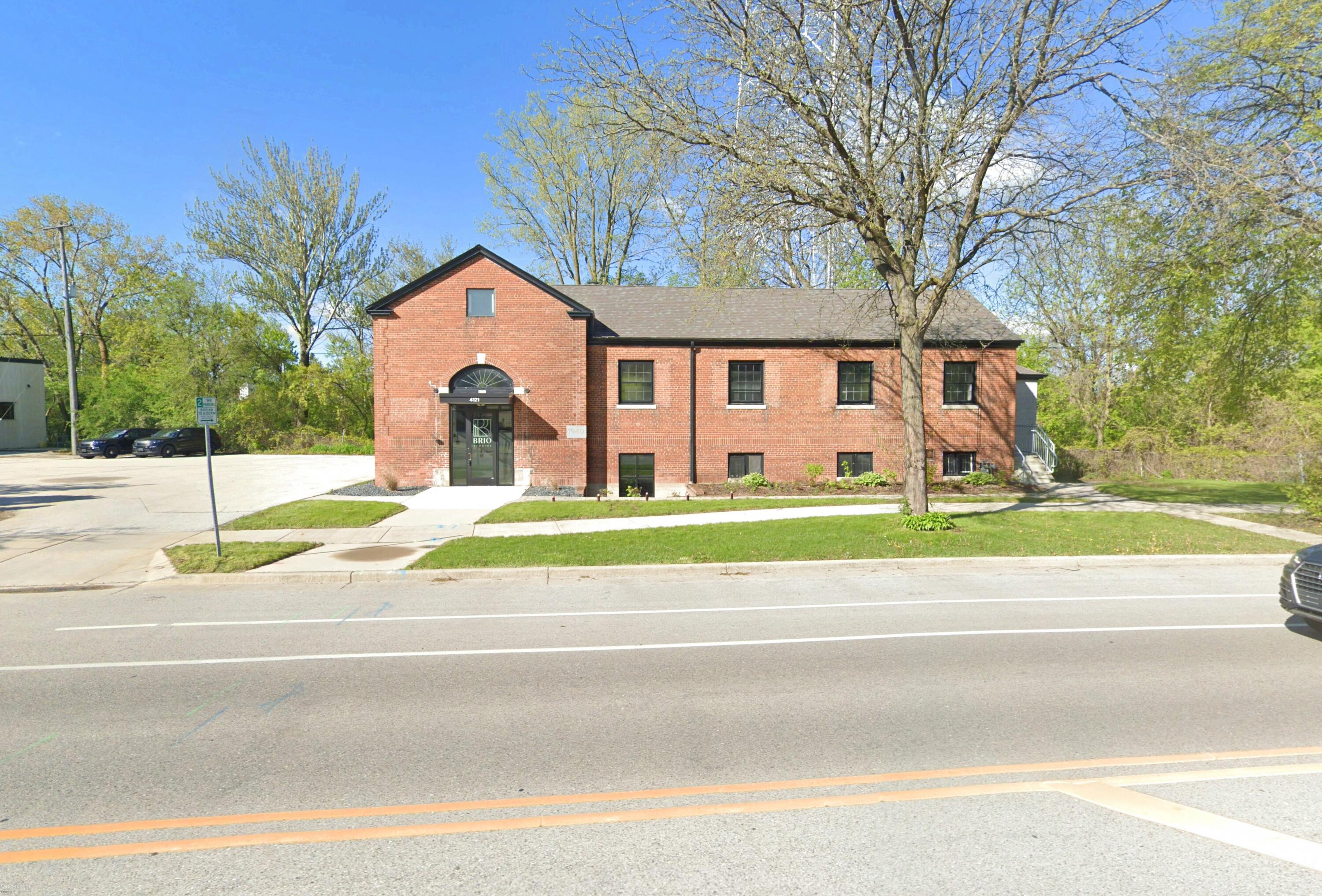 4121 N Wilson Dr — photo