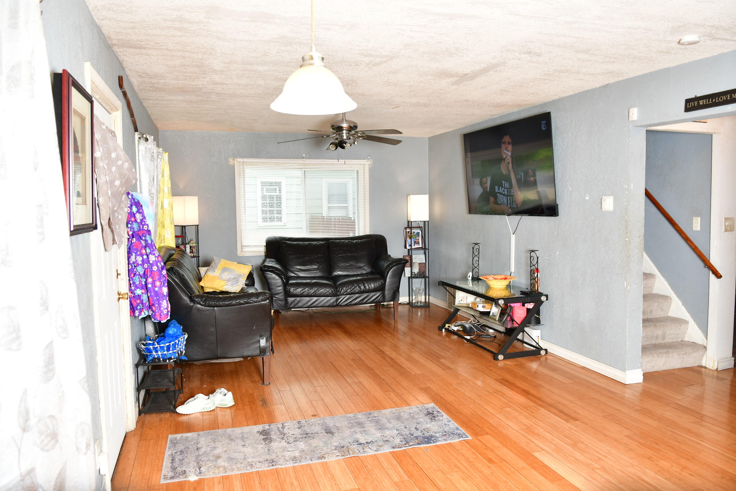 Home in Milwaukee, WI 53218 — photo 2