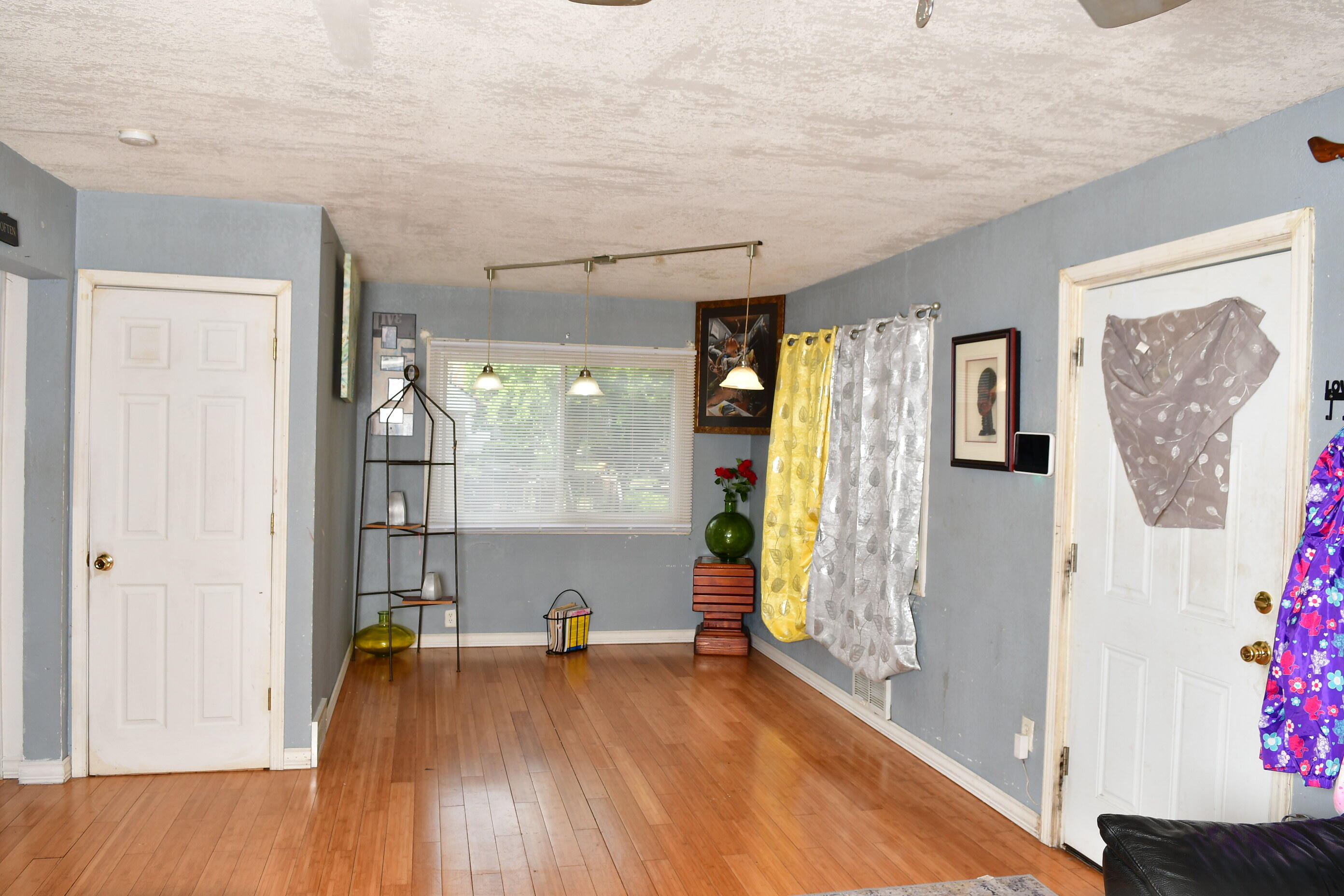 Home in Milwaukee, WI 53218 — photo 3