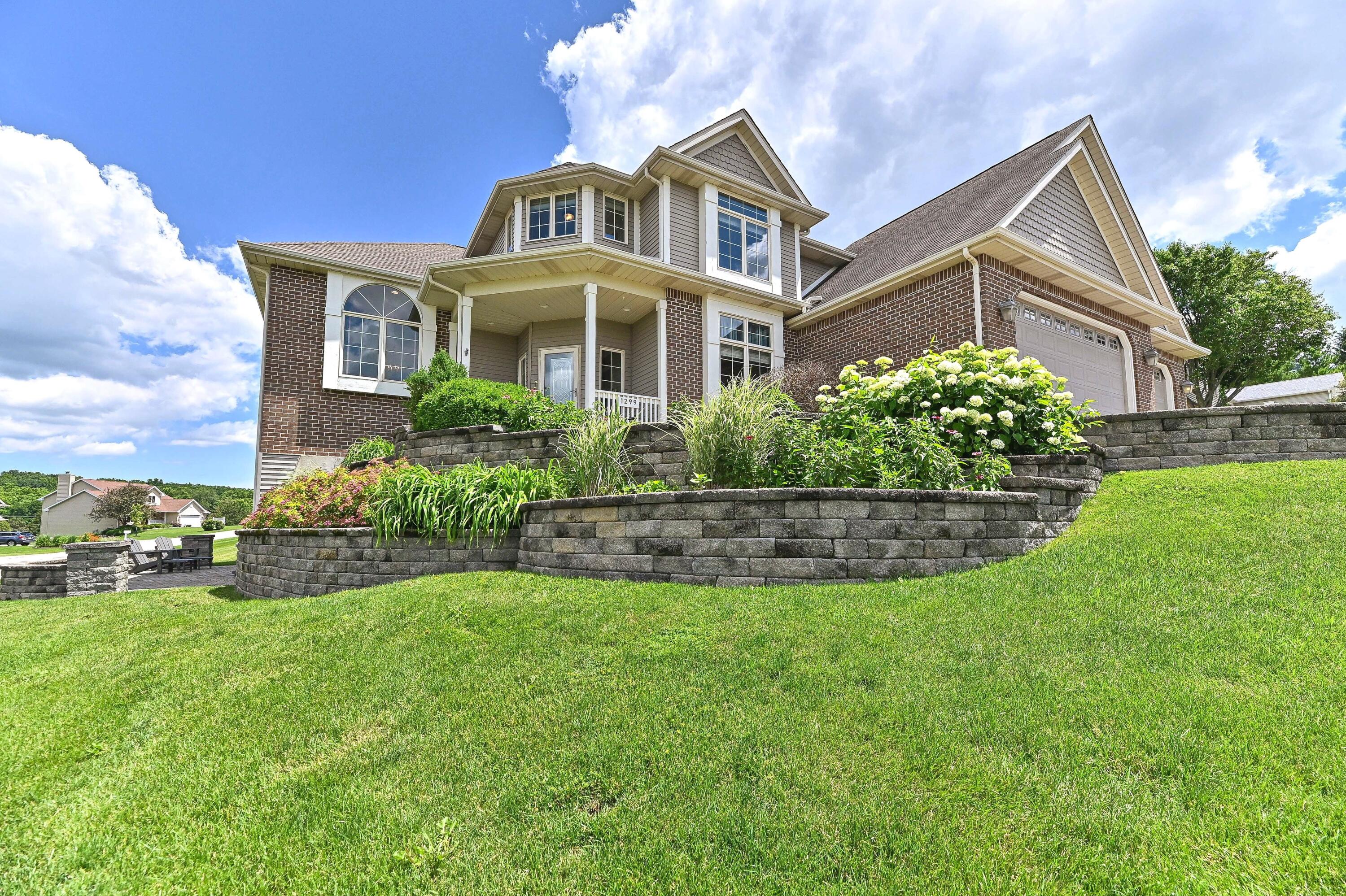 1299 Pheasant Ct — photo