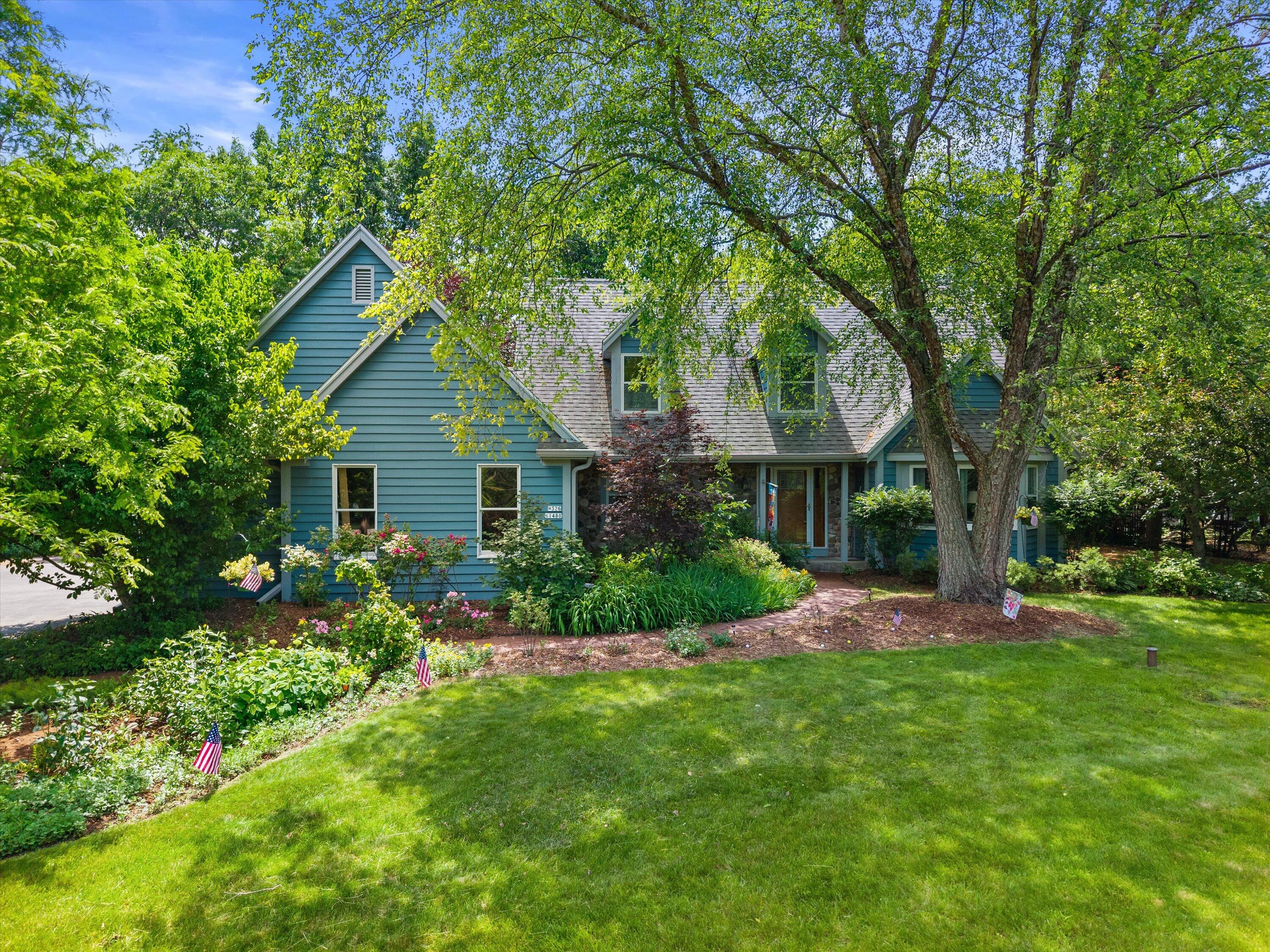 W326S1480 Forest Hills Dr — photo