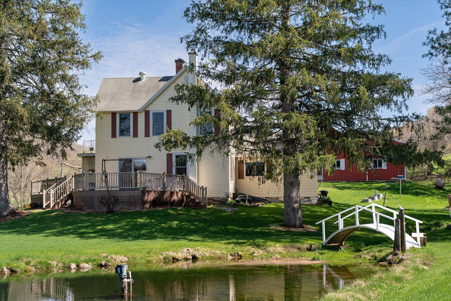 S921 Sveum Ridge Rd, Coon, WI 54623