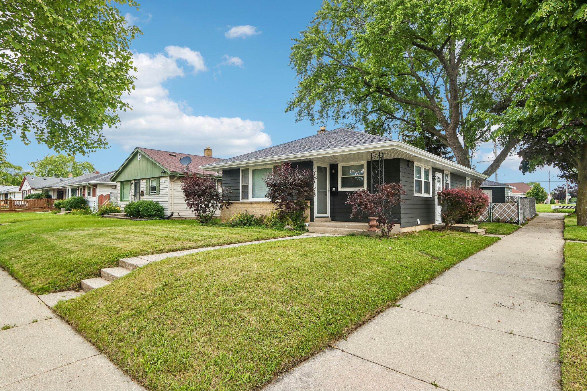 2223 Grove Ave, Racine, WI 53405 — photo 2