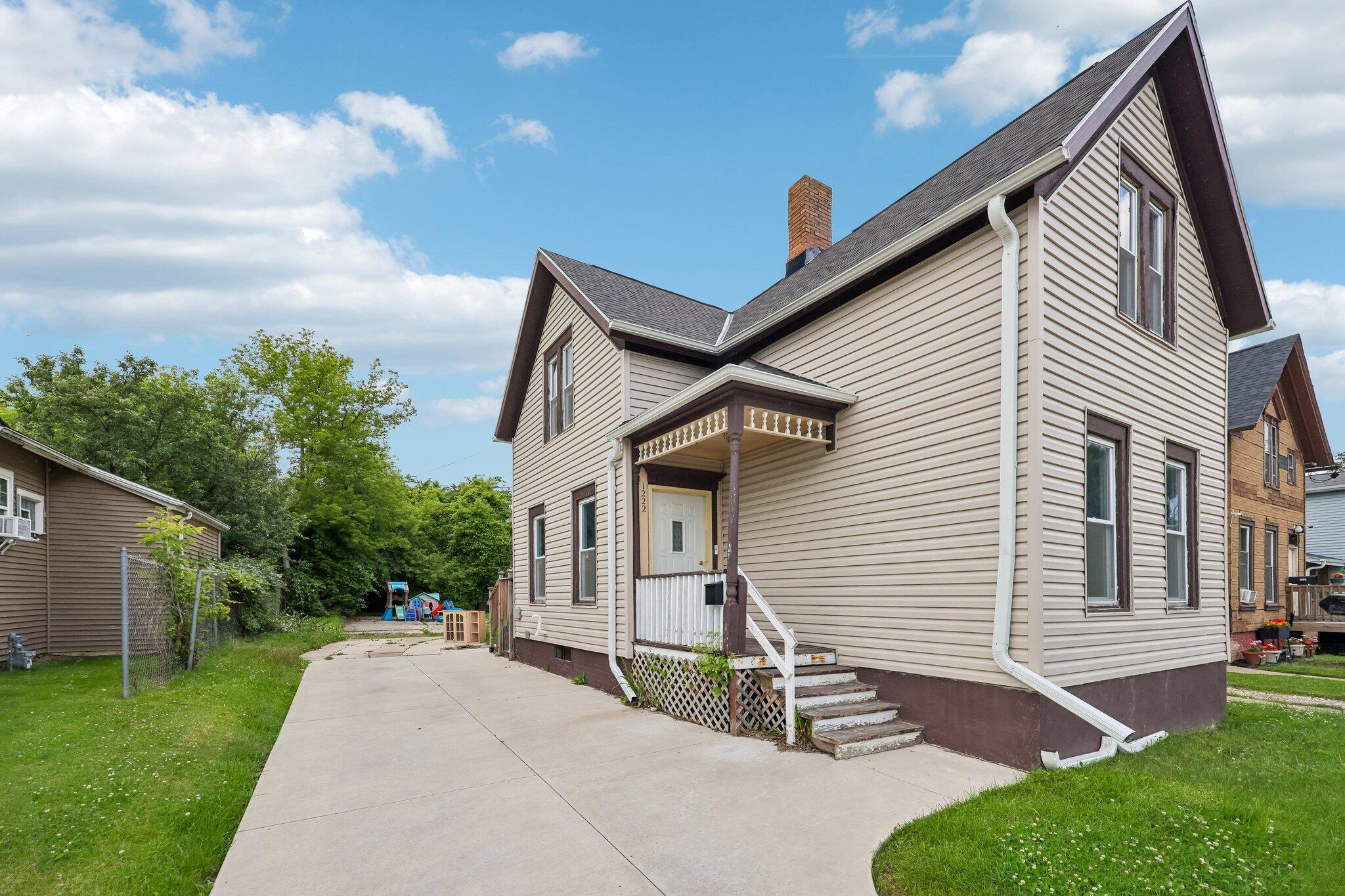 1222 Summit Ave, Racine, WI 53404