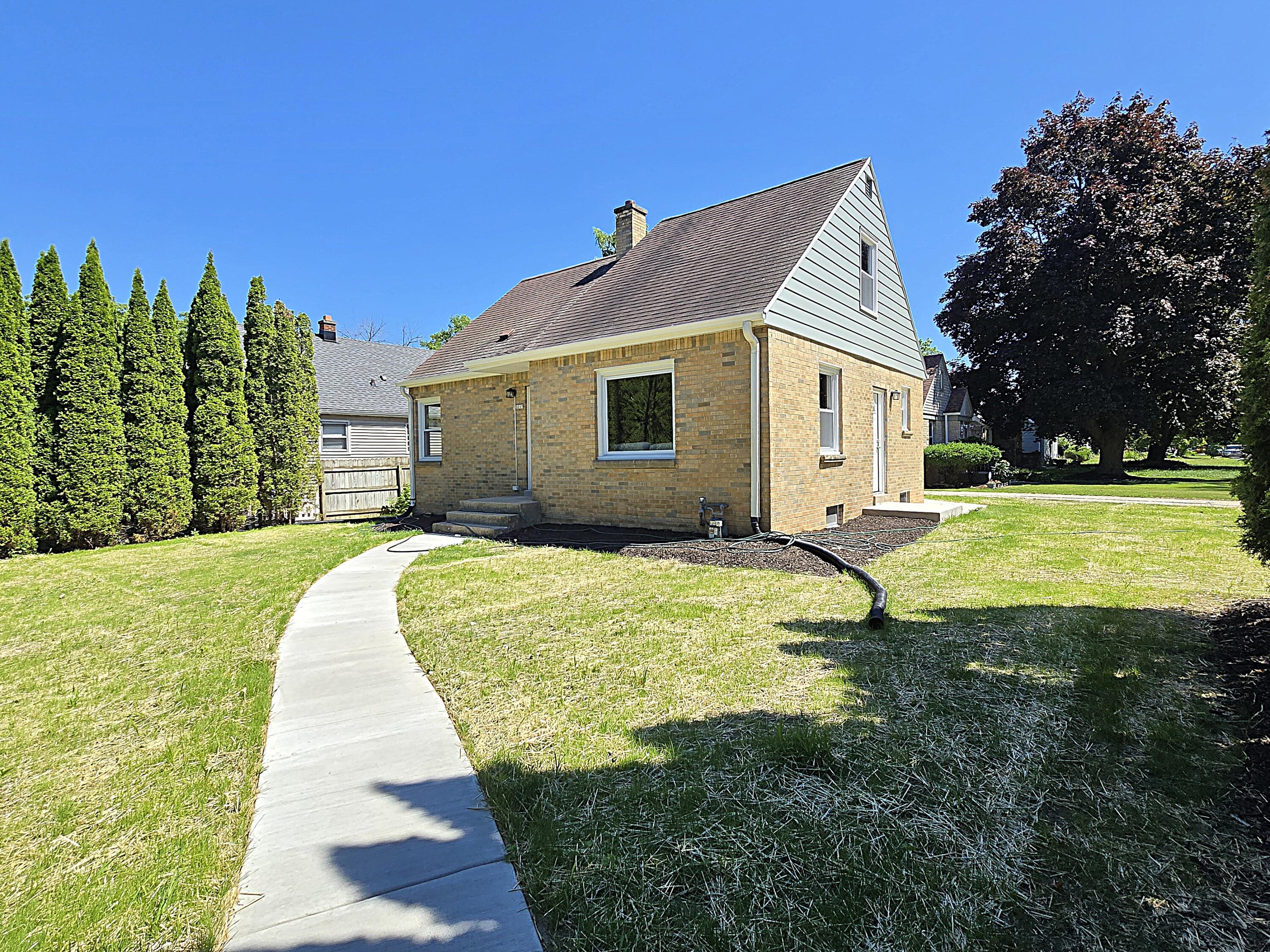 3215 W Oriole Dr — photo