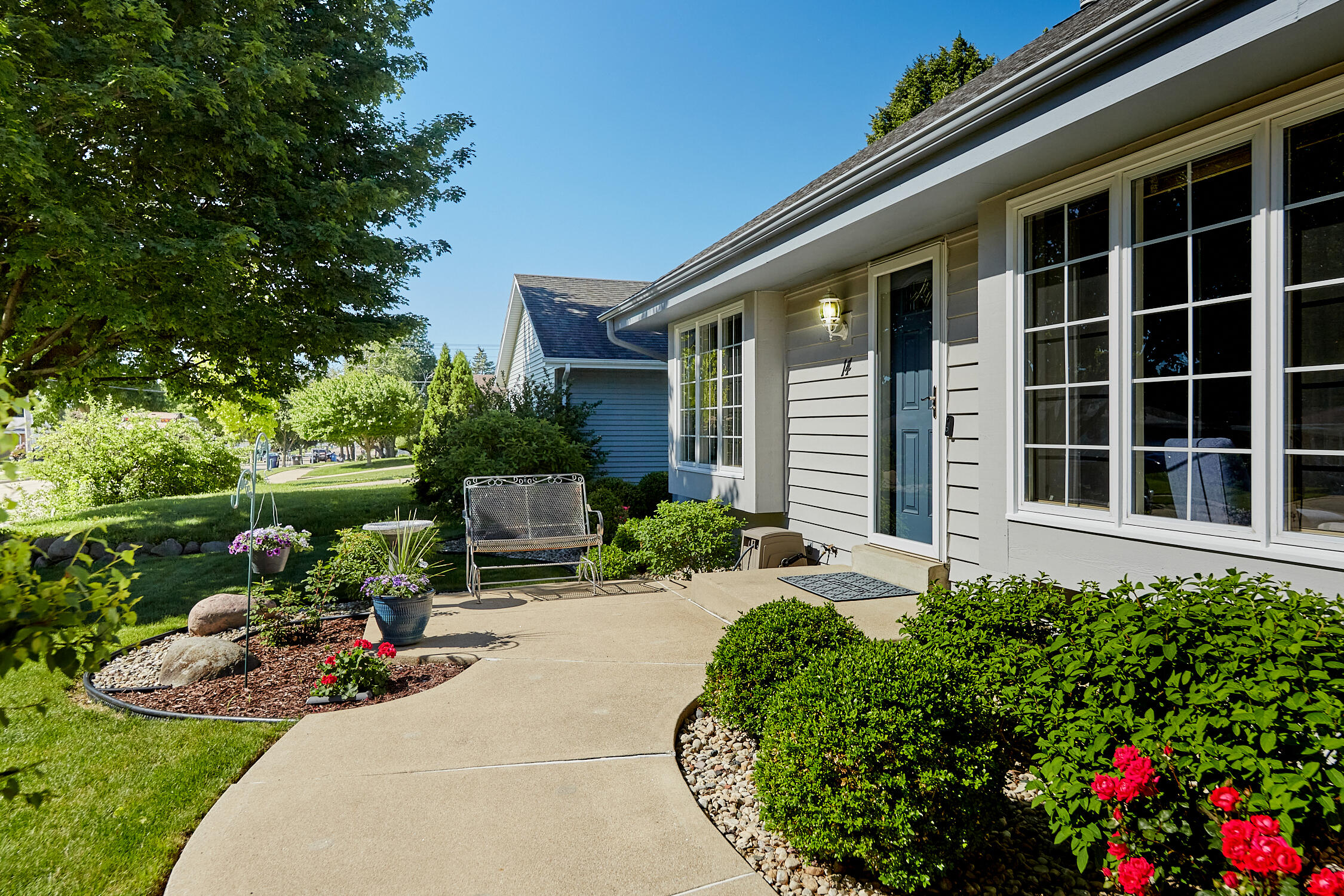 14 Virginia St, Racine, WI 53405 — photo 2