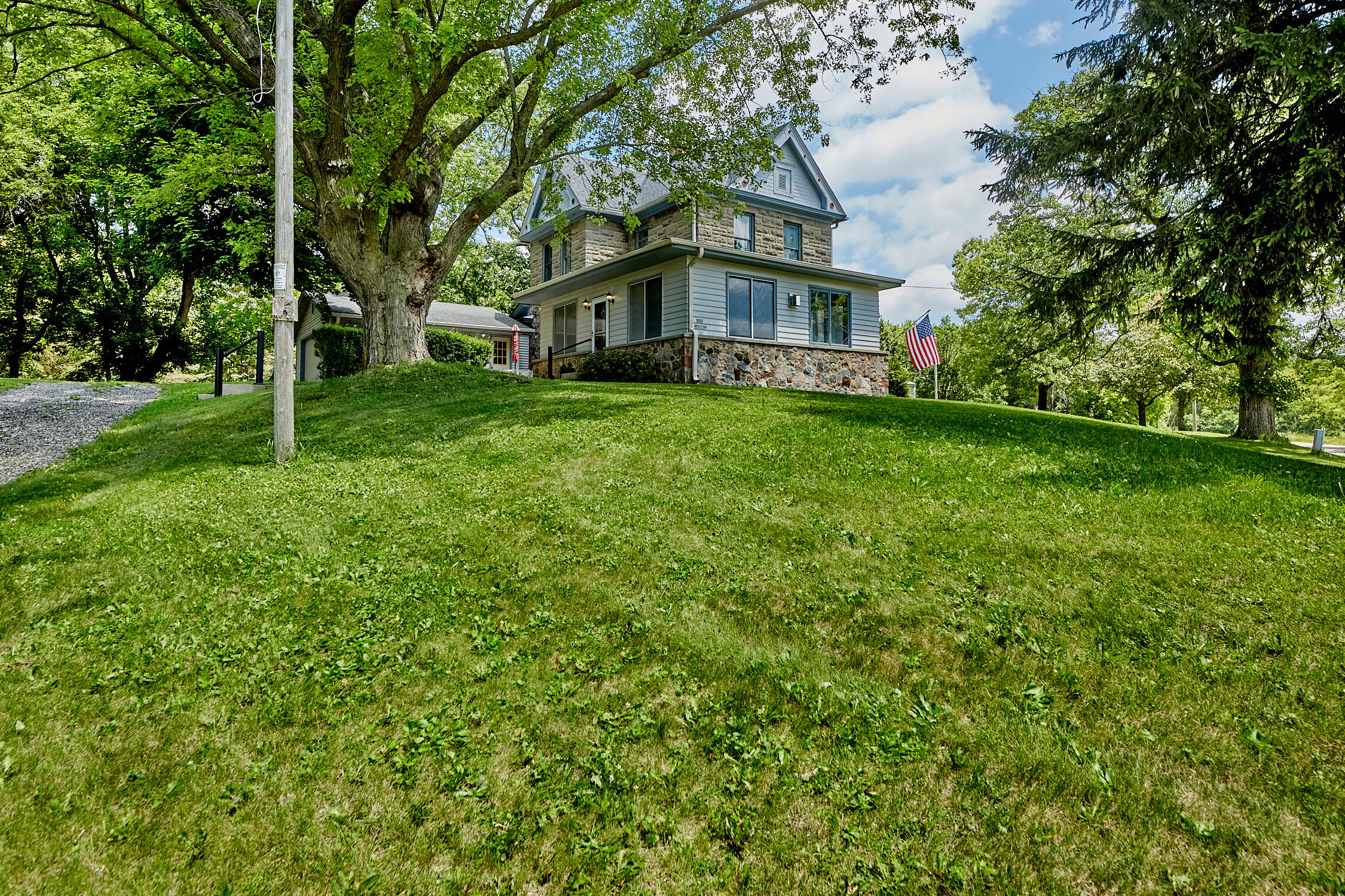 S25W31794 Brandybrook Rd — photo