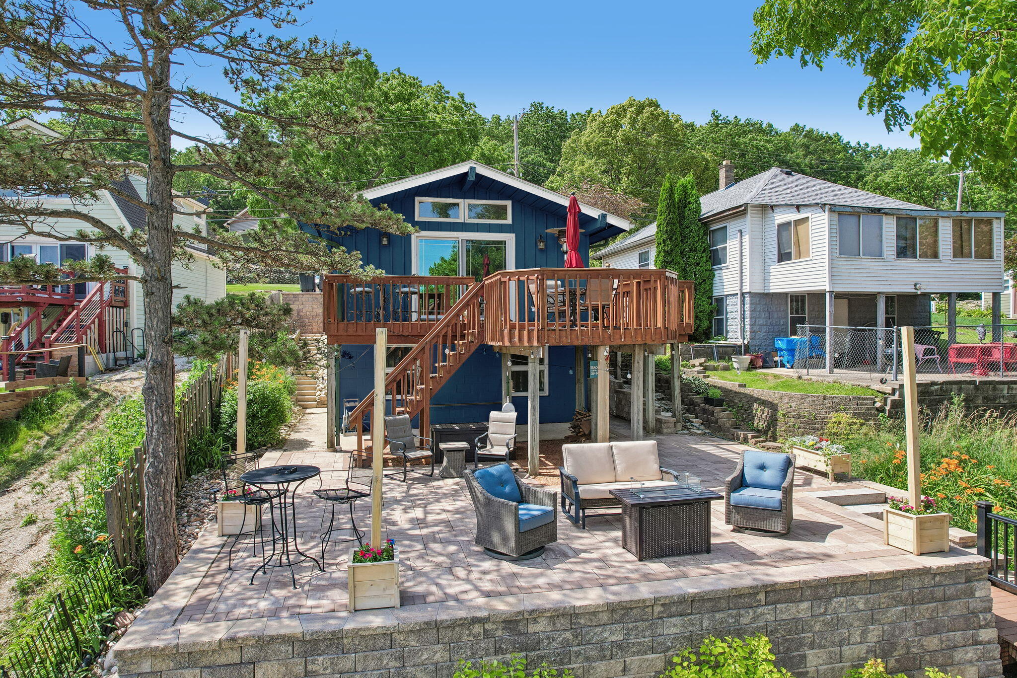 131 Riverside Dr — photo