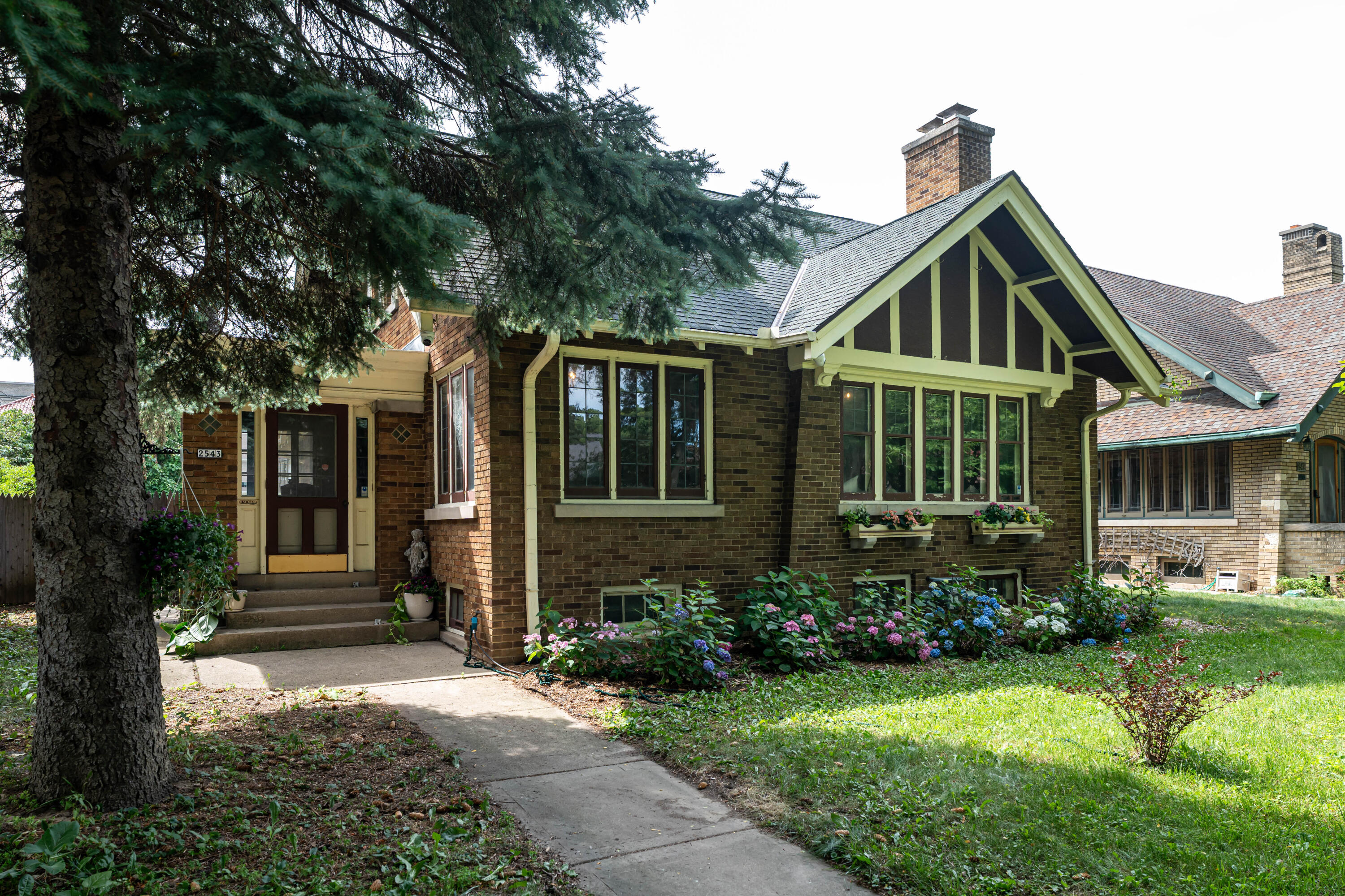 2543 N Grant Blvd — photo