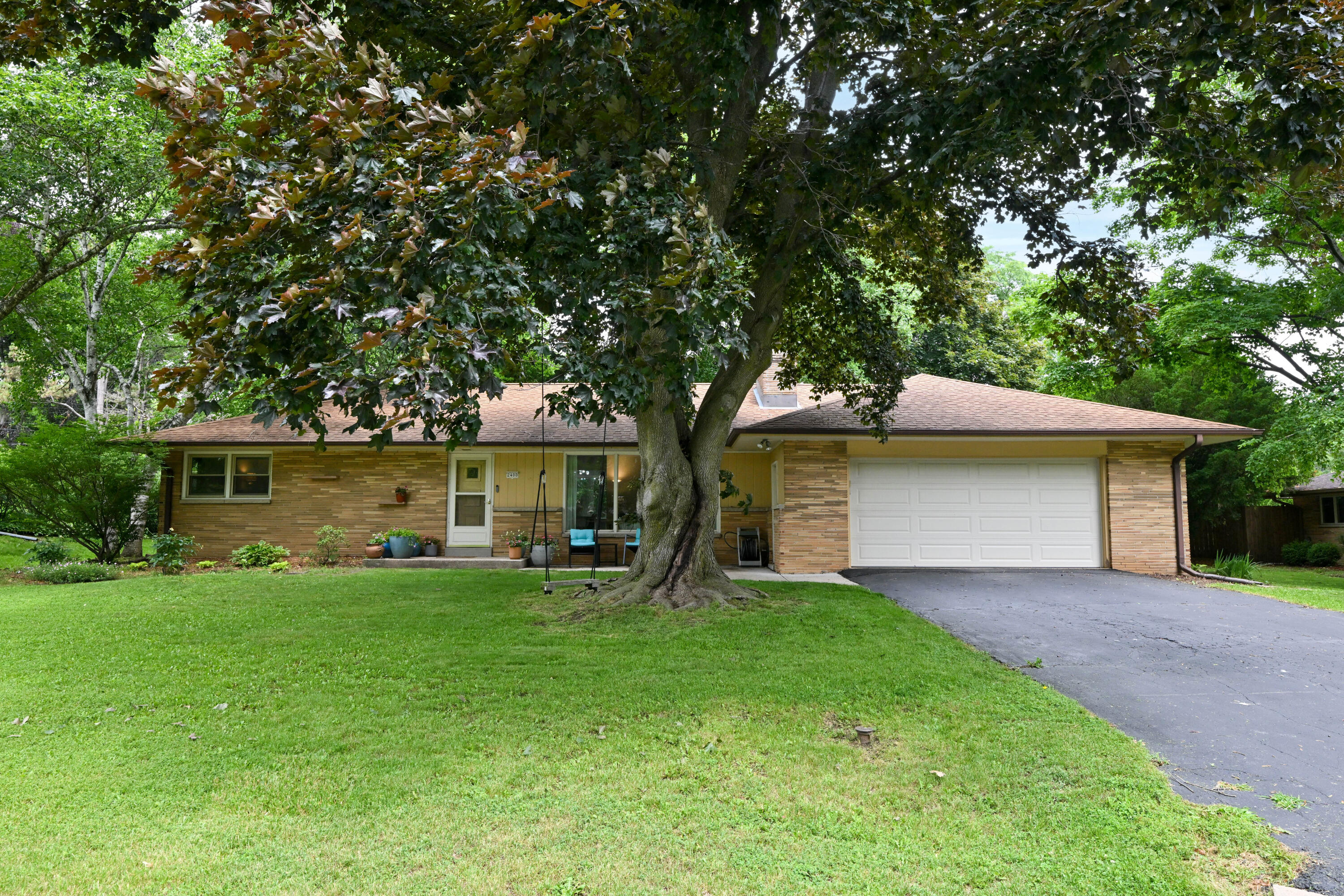 2400 W Apple Tree Rd — photo