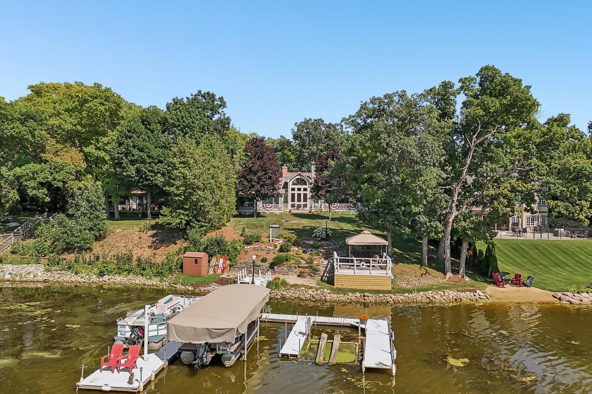 5946 N River Bay Rd — photo