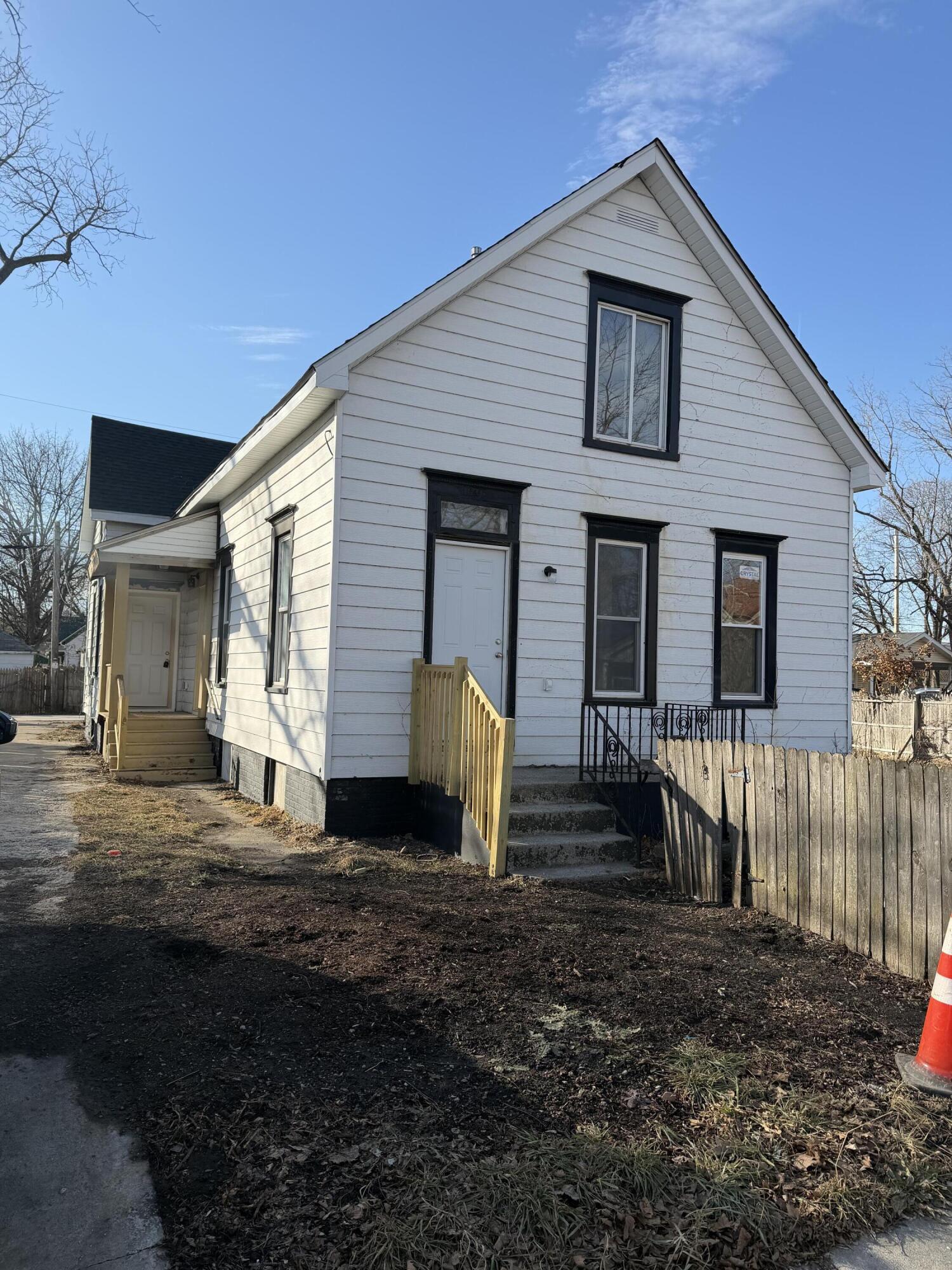 1646 Center St, Racine, WI 53403