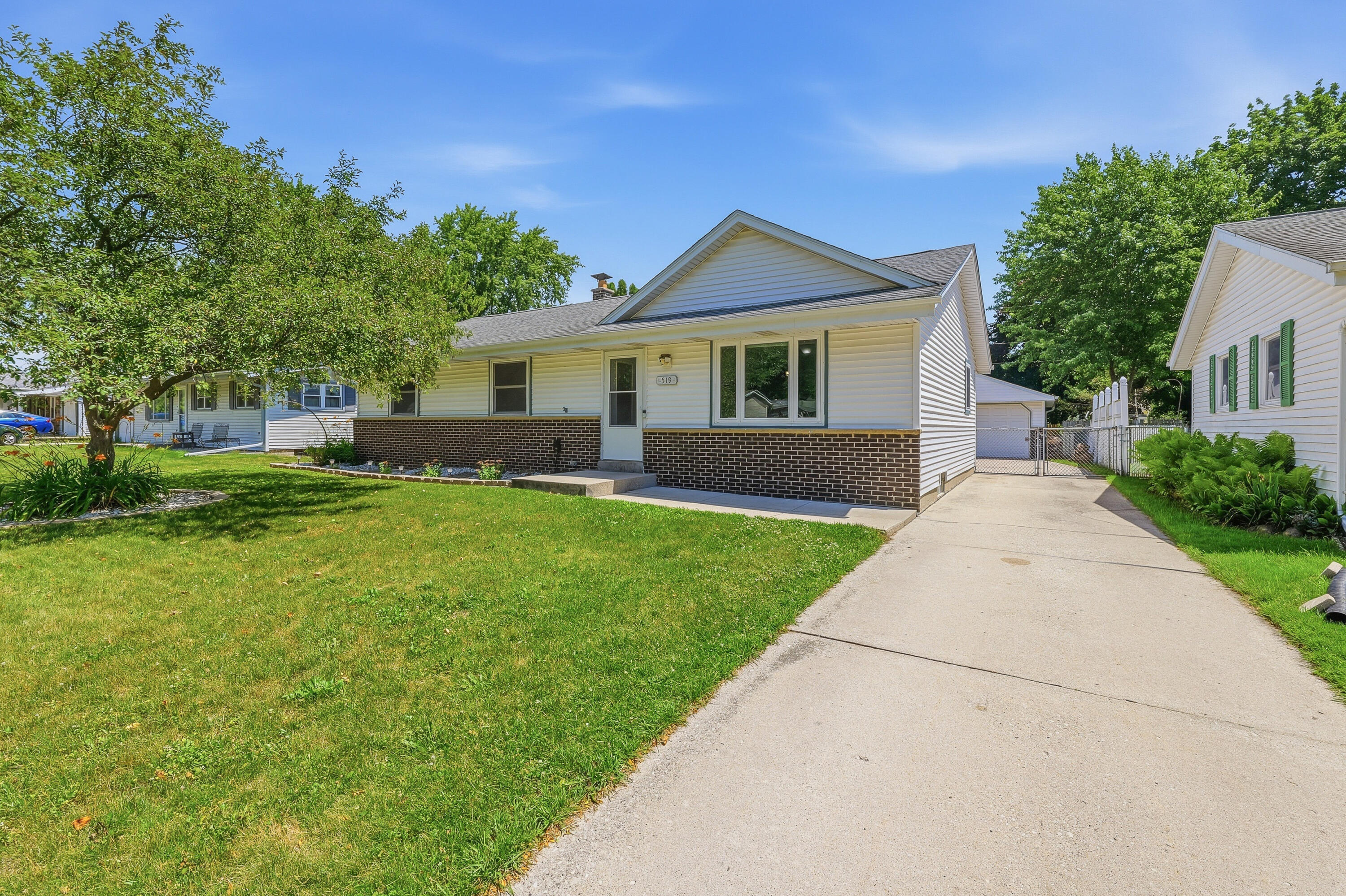 519 Scenic Dr E — photo
