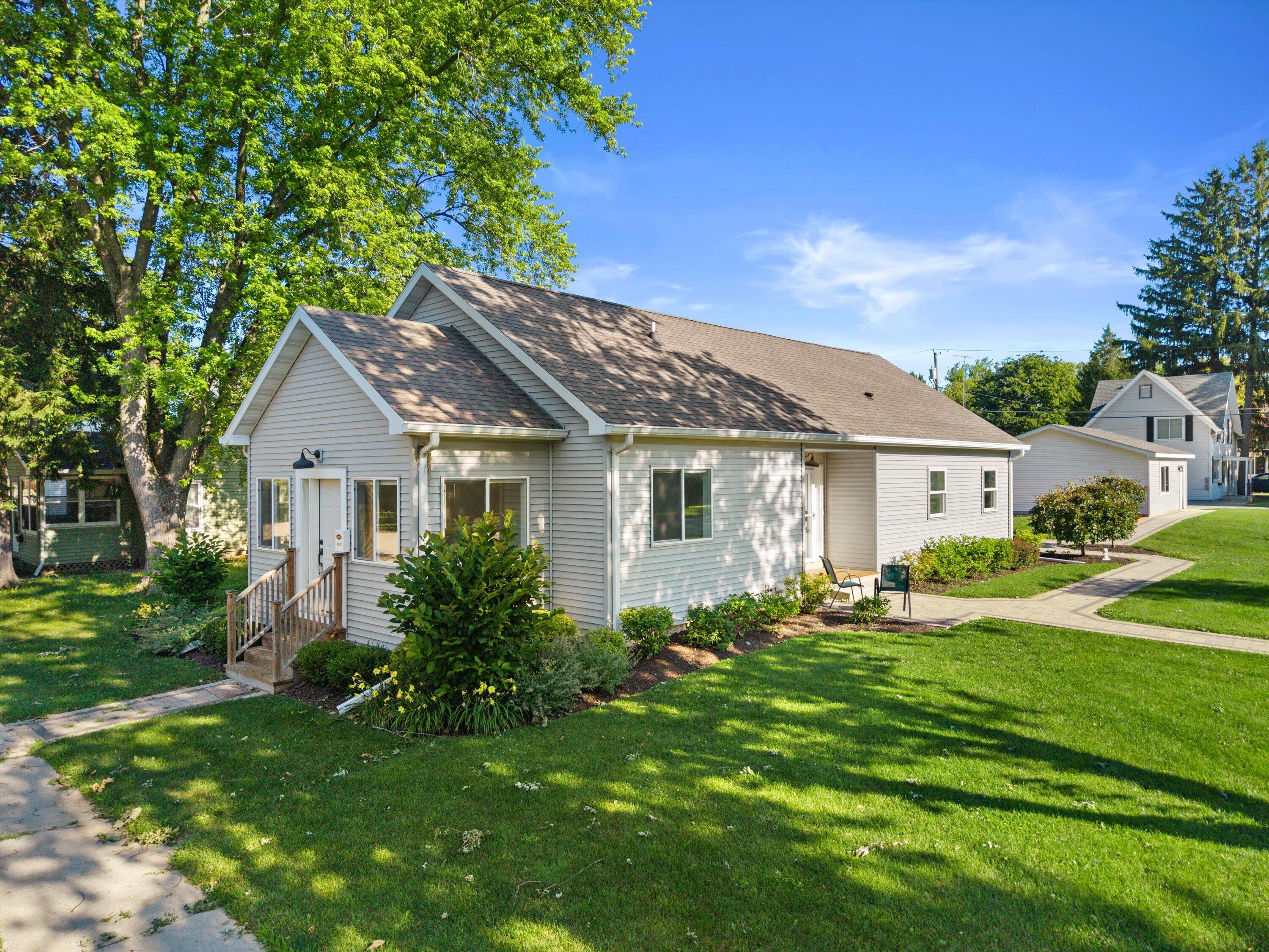 403 Walworth St — photo