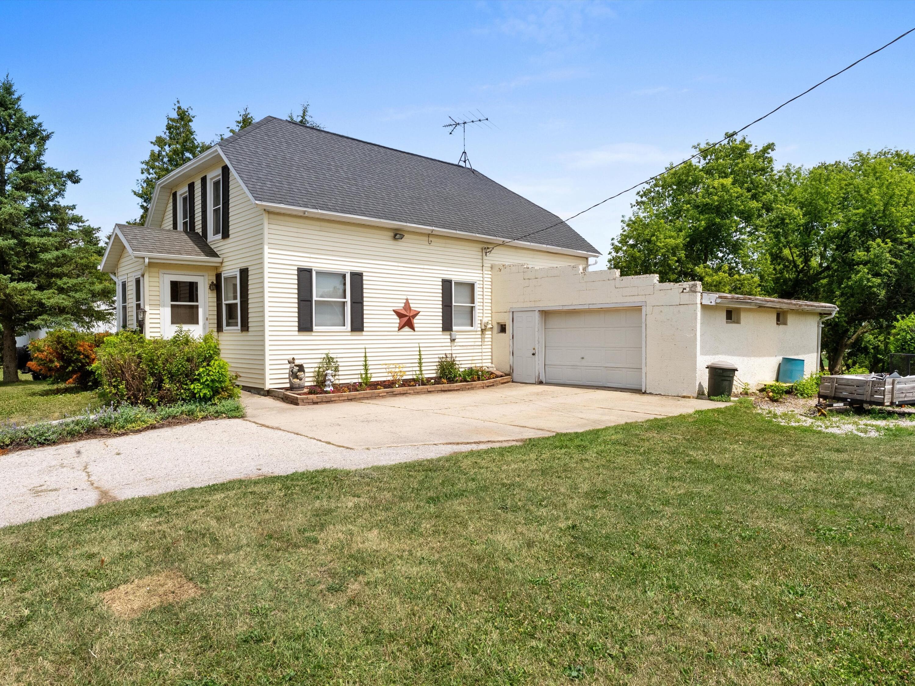 3517 N County Highway J - — photo