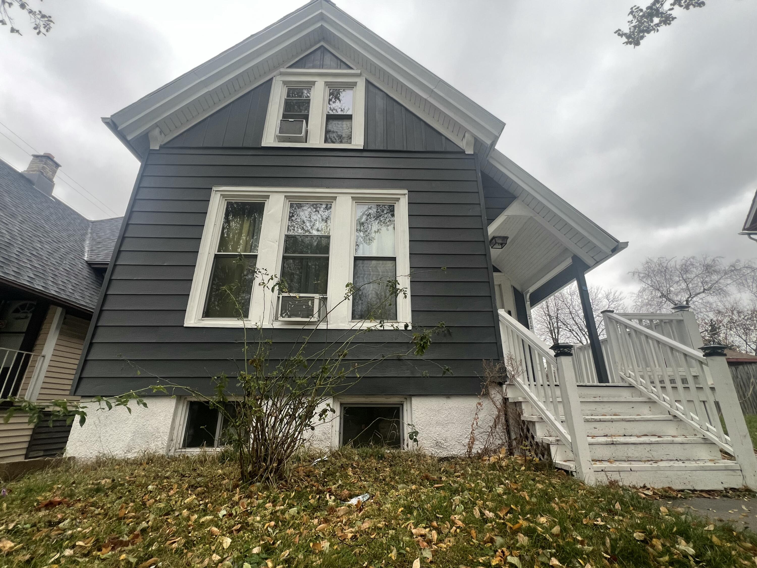 212 W Center St — photo