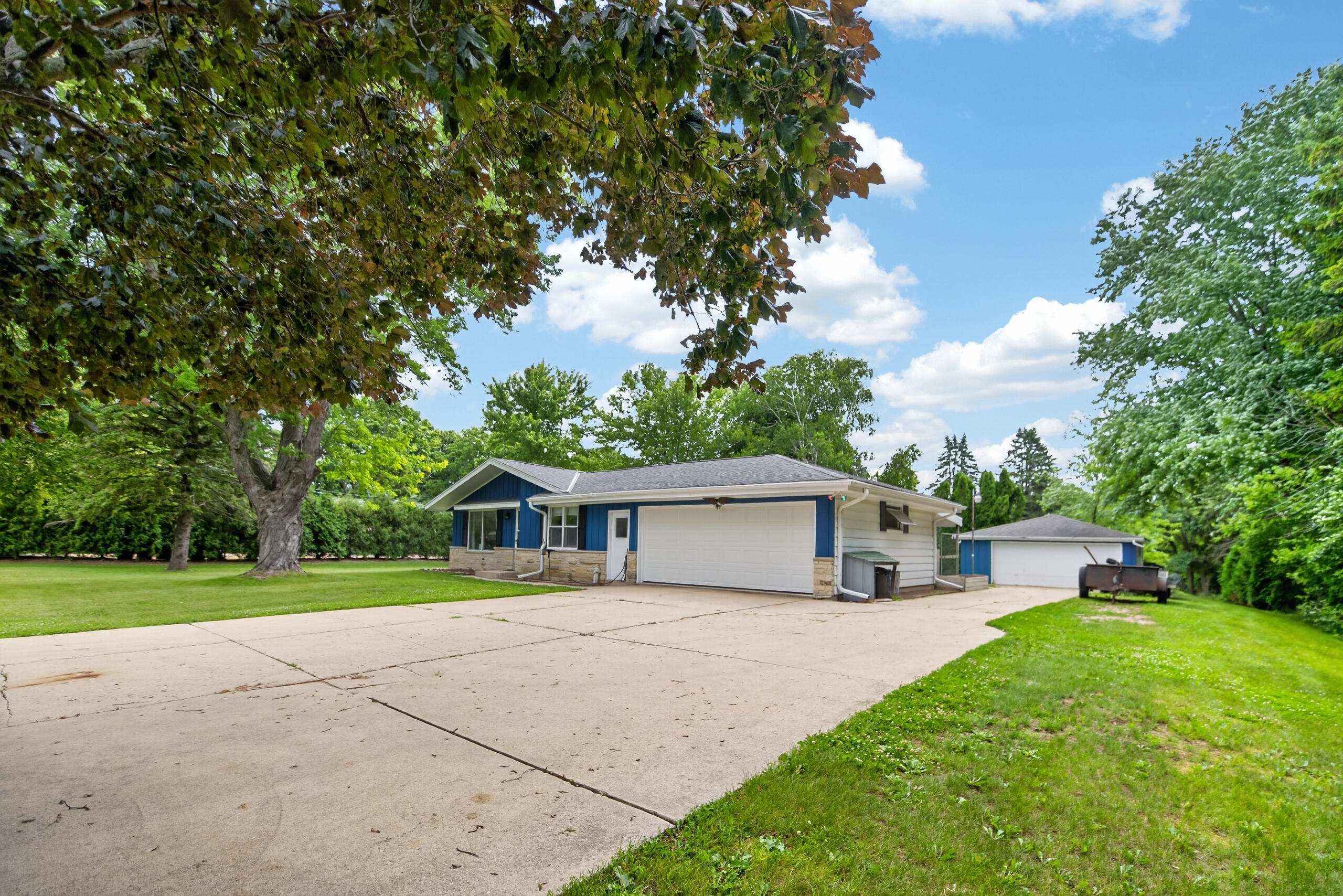 3174 Division Rd, Jackson, WI 53037 — photo 2