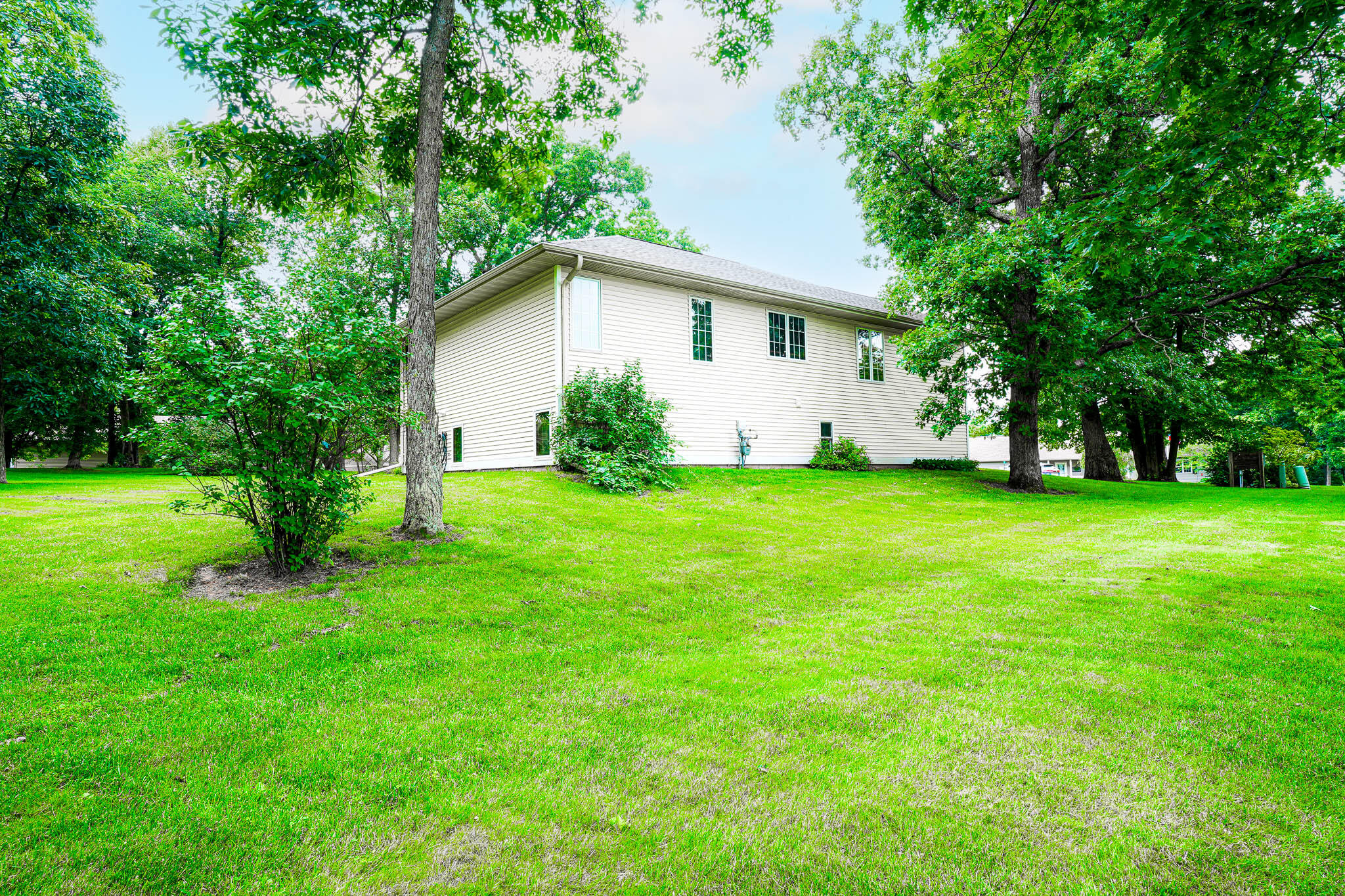N1496 Meadow Ridge Rd, Greenfield, WI 54601 — photo 2