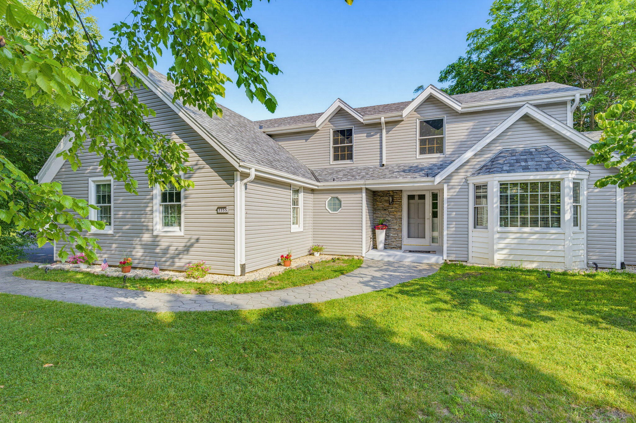 3355 E Normandy Dr — photo