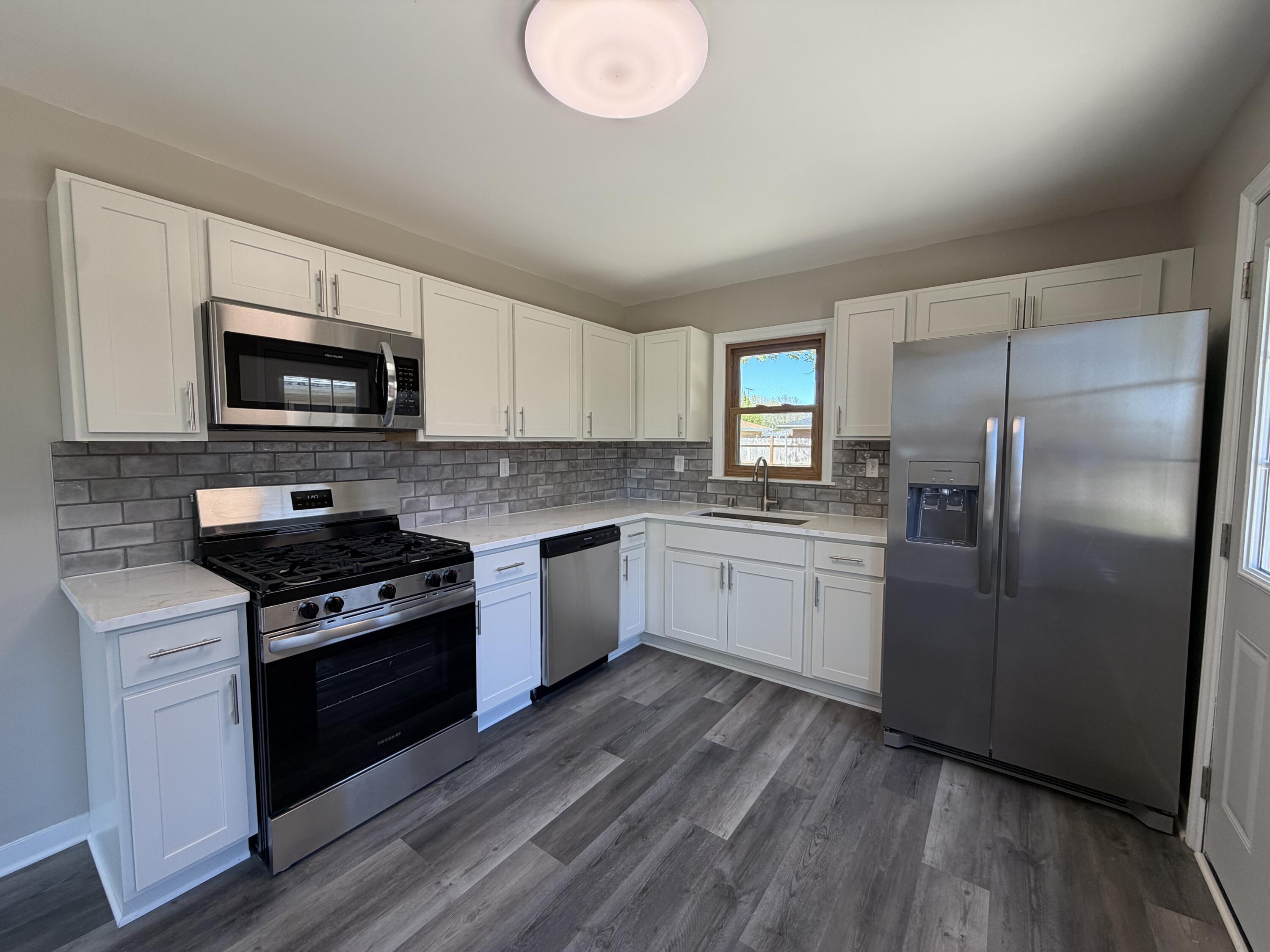 1010 Shorecrest Dr, Racine, WI 53402 — photo 3