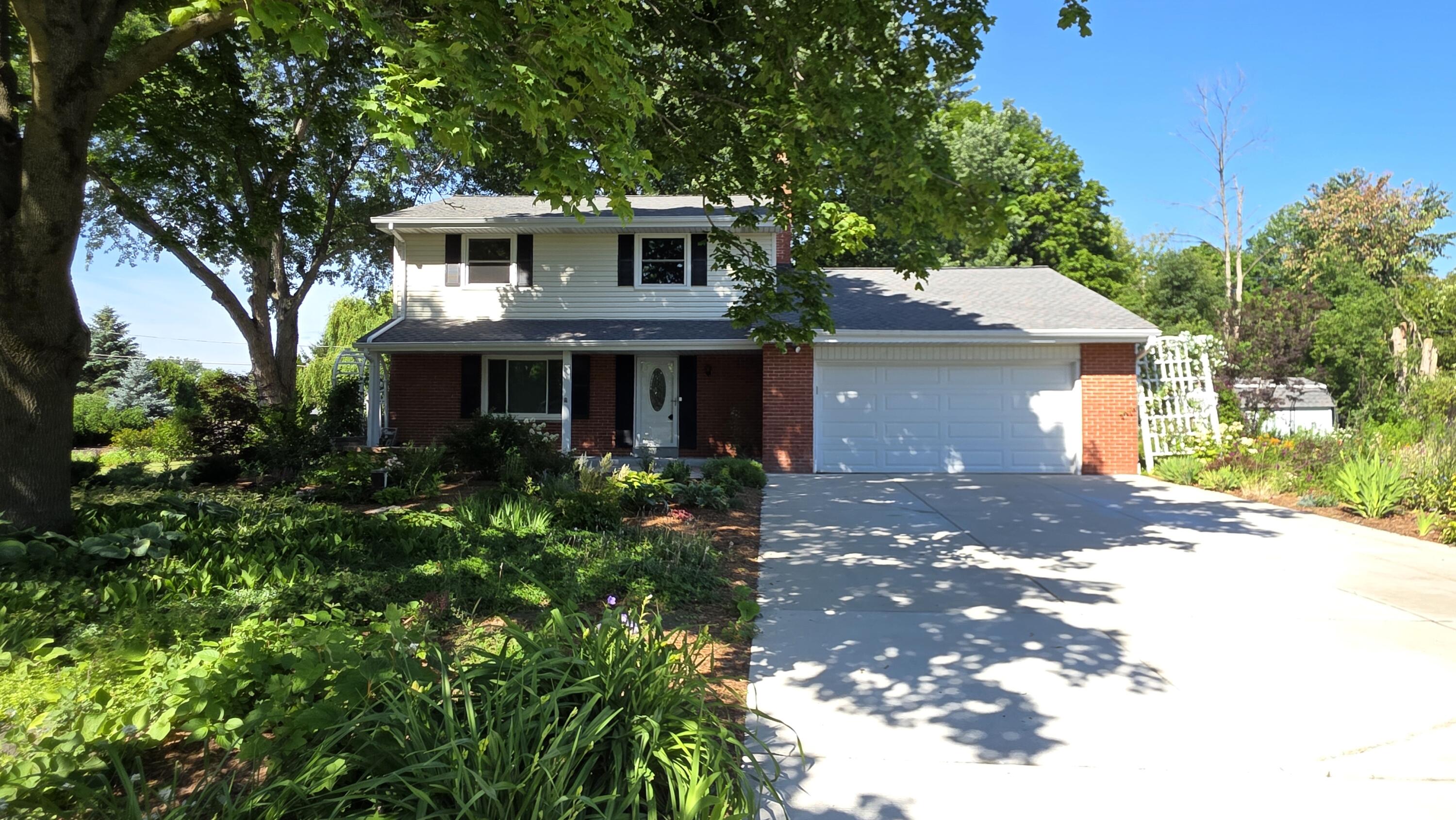W174N7507 Joanne Dr — photo