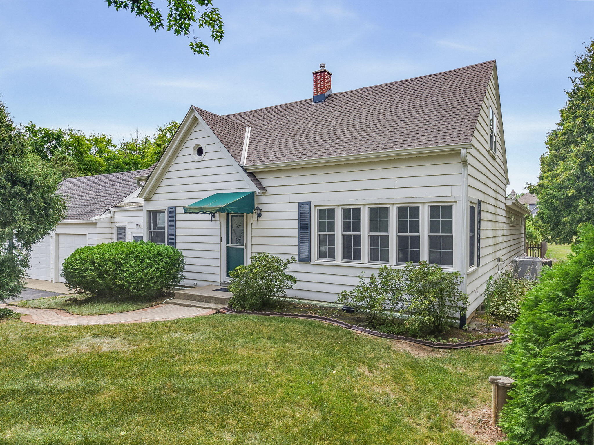11911 N Wauwatosa Rd — photo