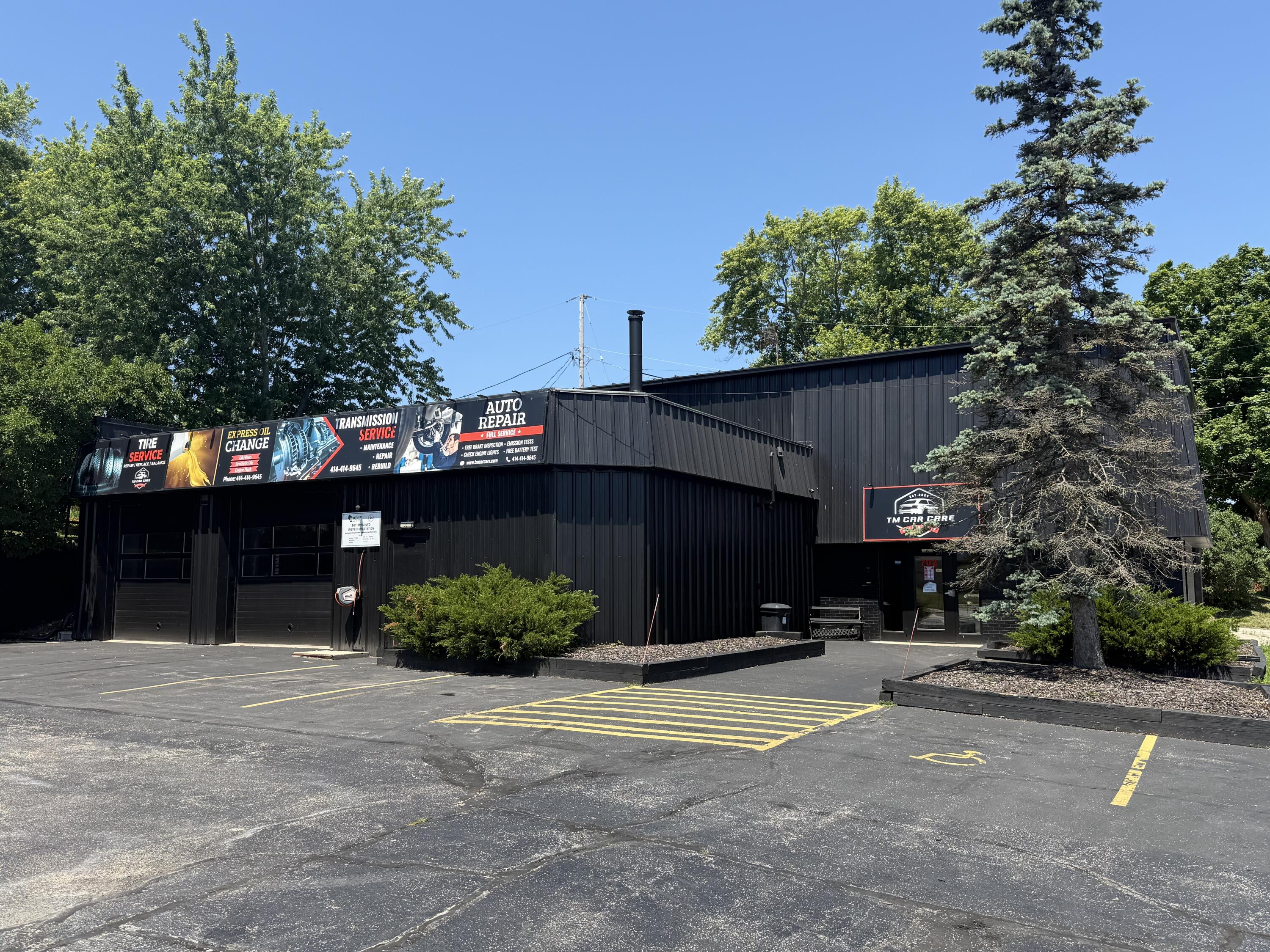 702 W Grand Ave — photo
