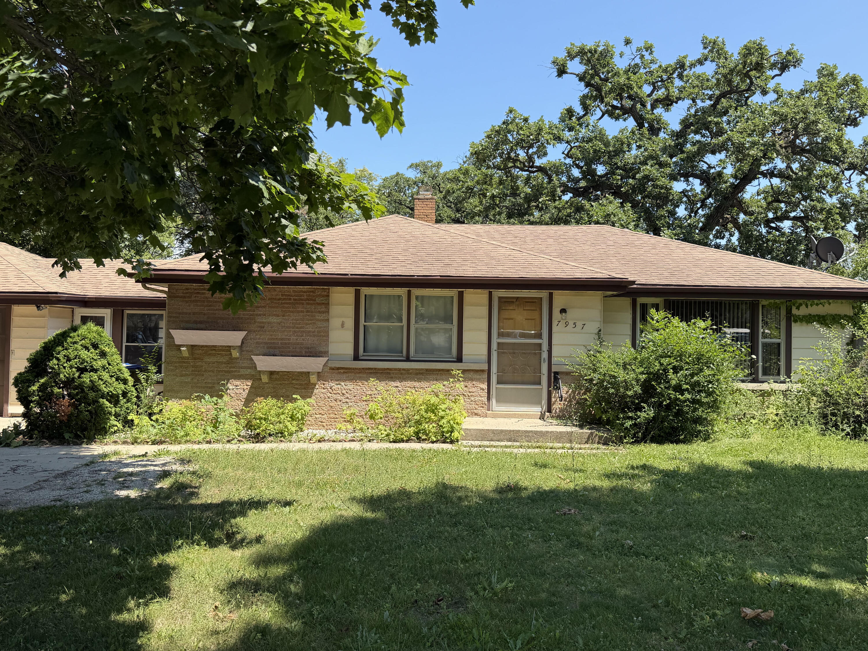 7957 Cooper Rd, Pleasant Prairie, WI 53158