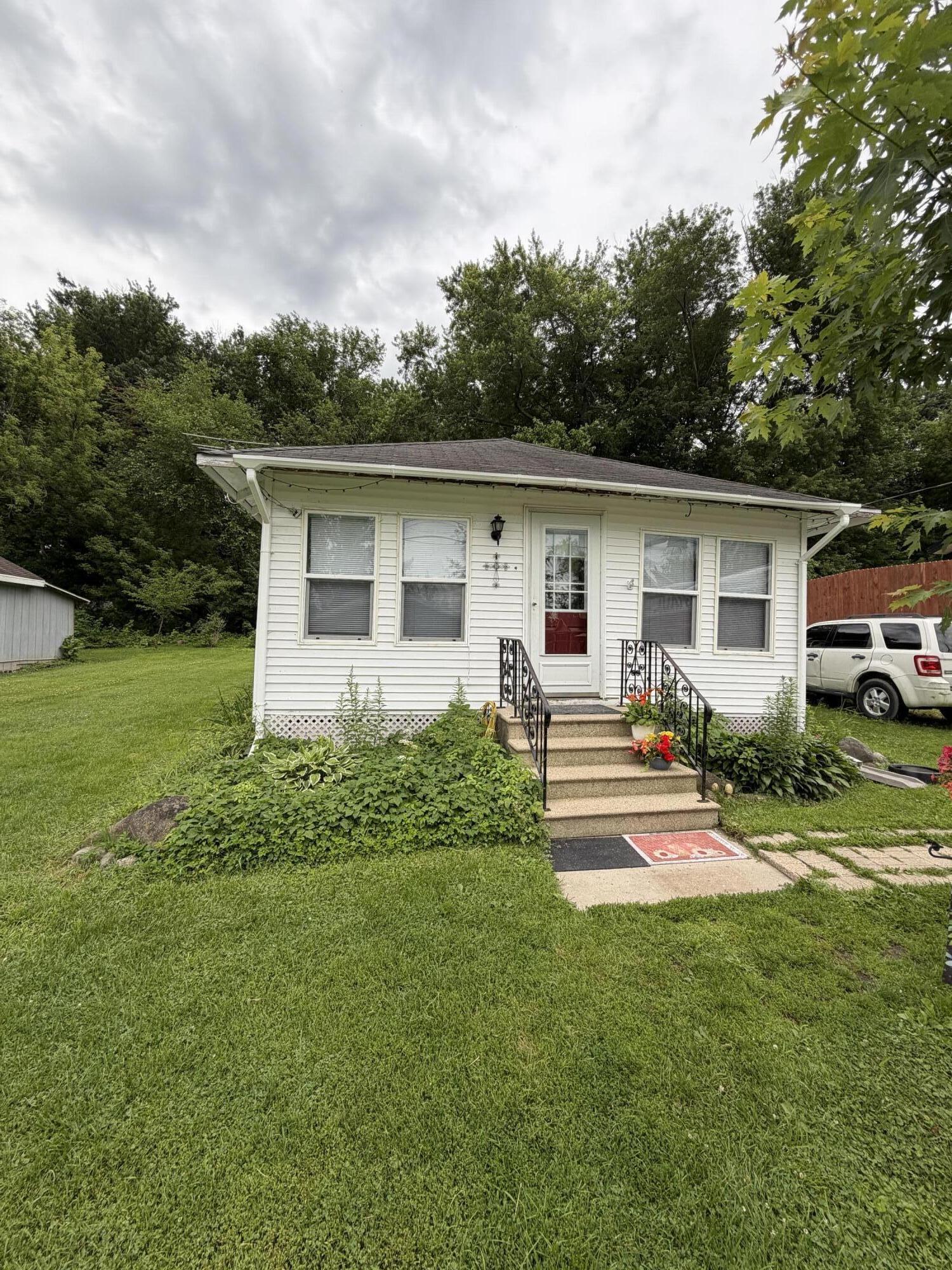 1402 E Koshkonong Dr — photo