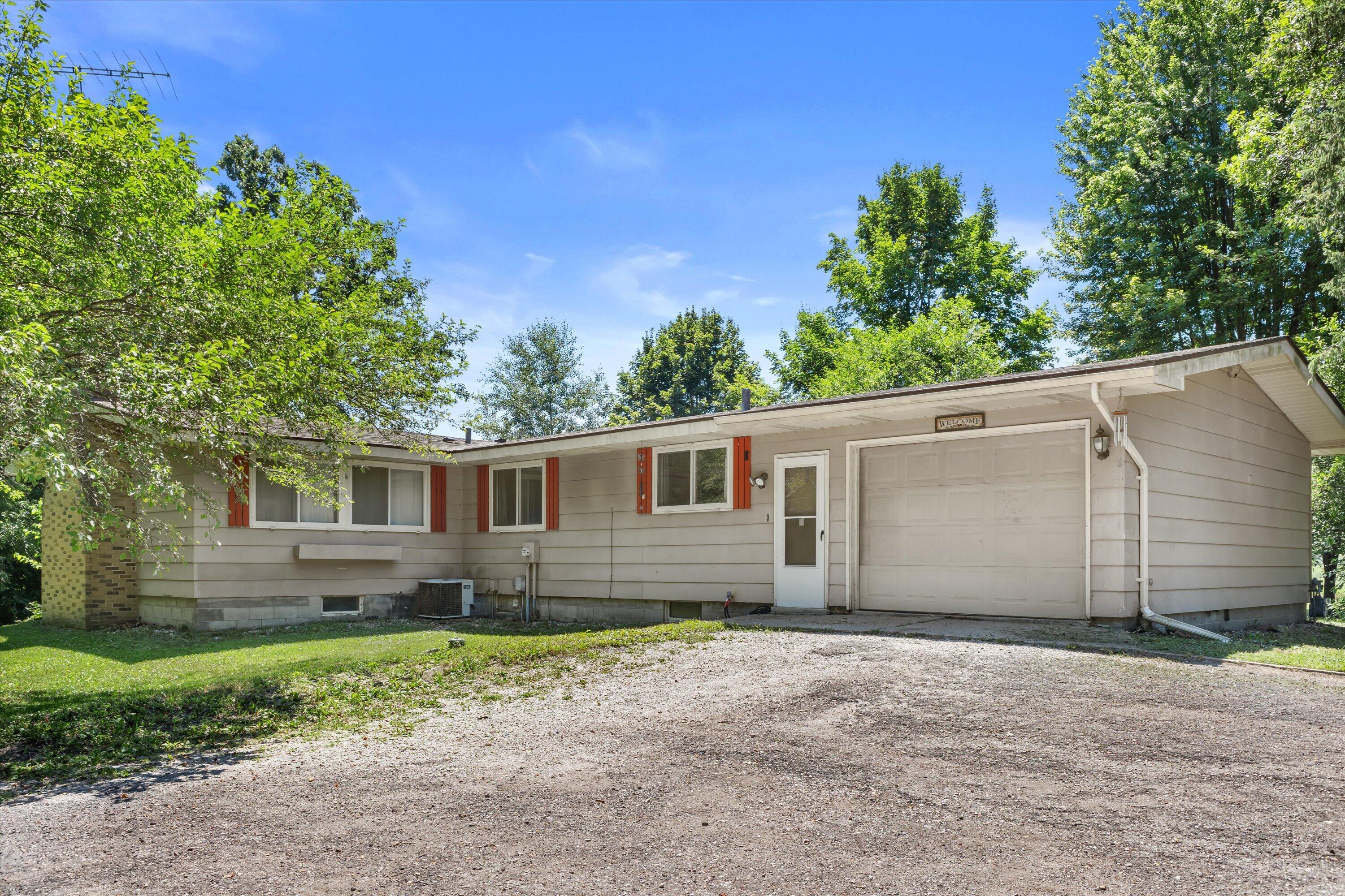 W347S7680 Sprague Rd — photo