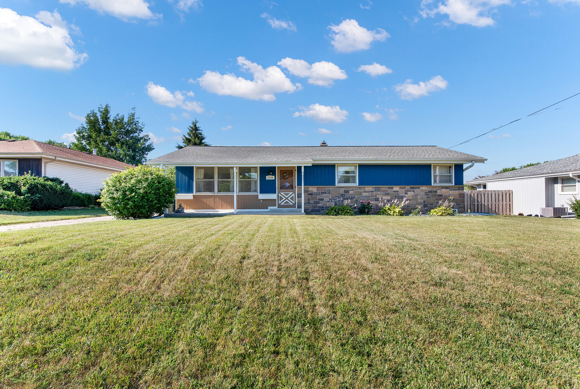 5704 Bradford Ave — photo