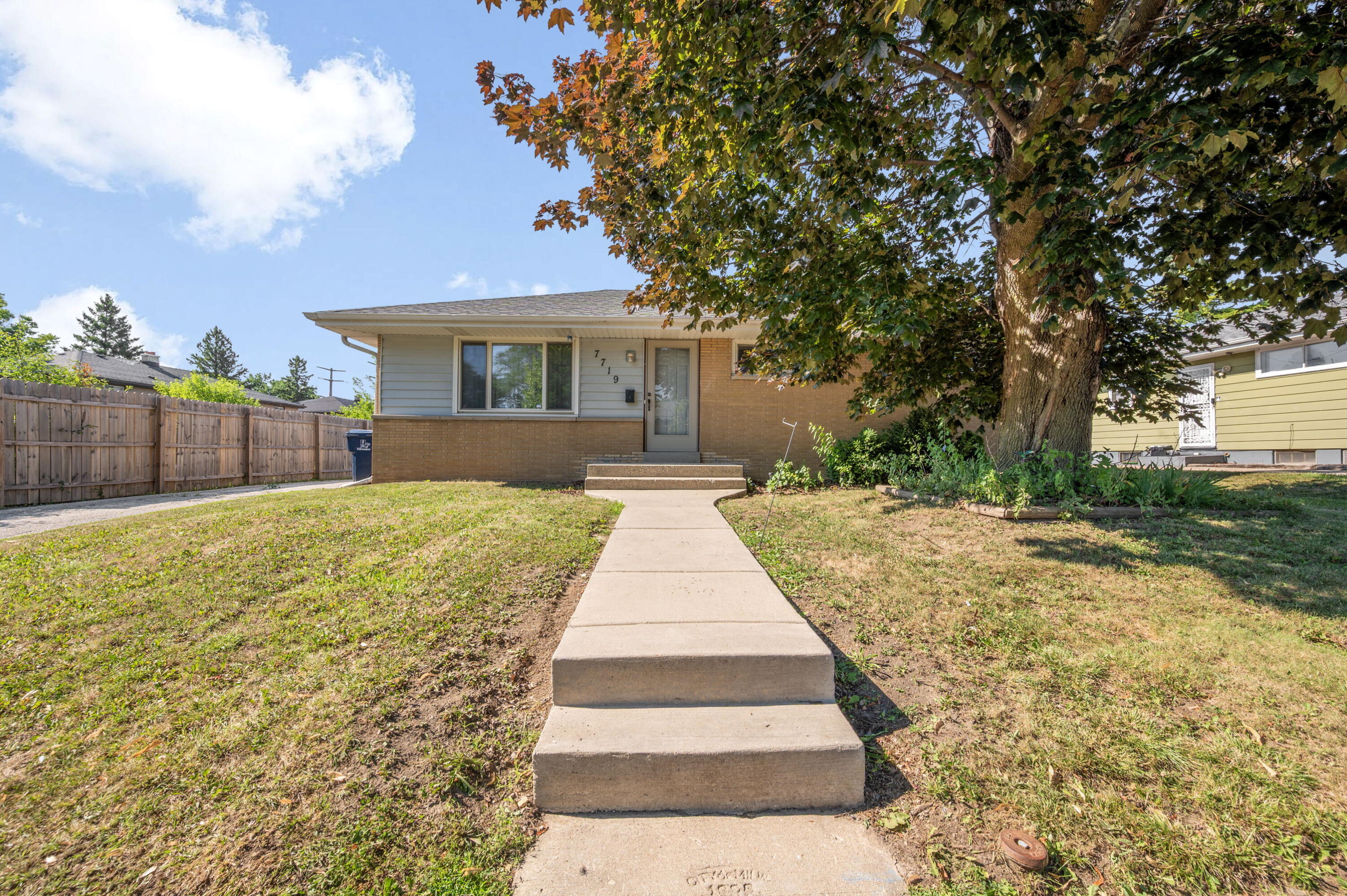 7719 W Winfield Ave — photo