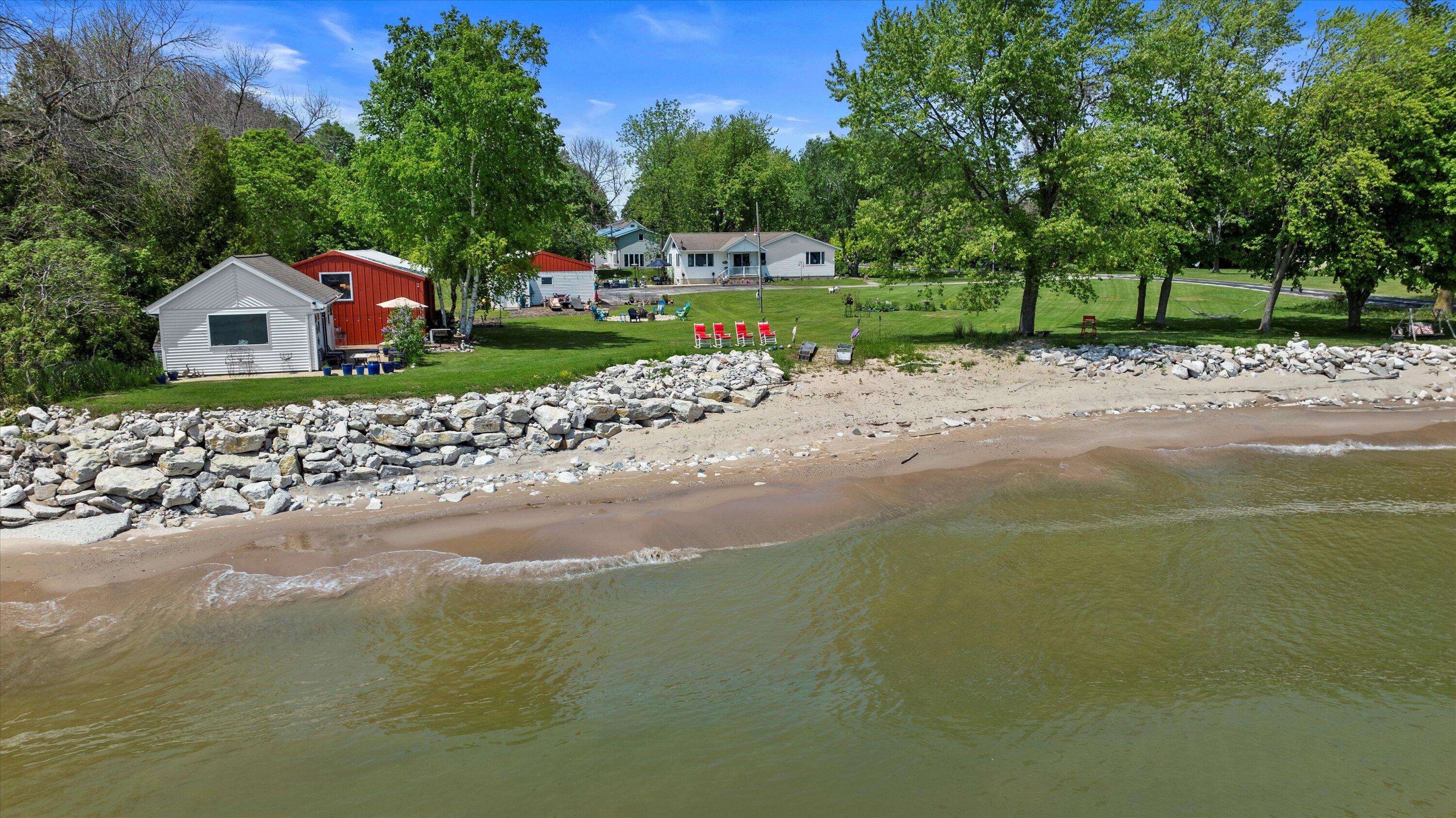 7907 Irish Rd — photo